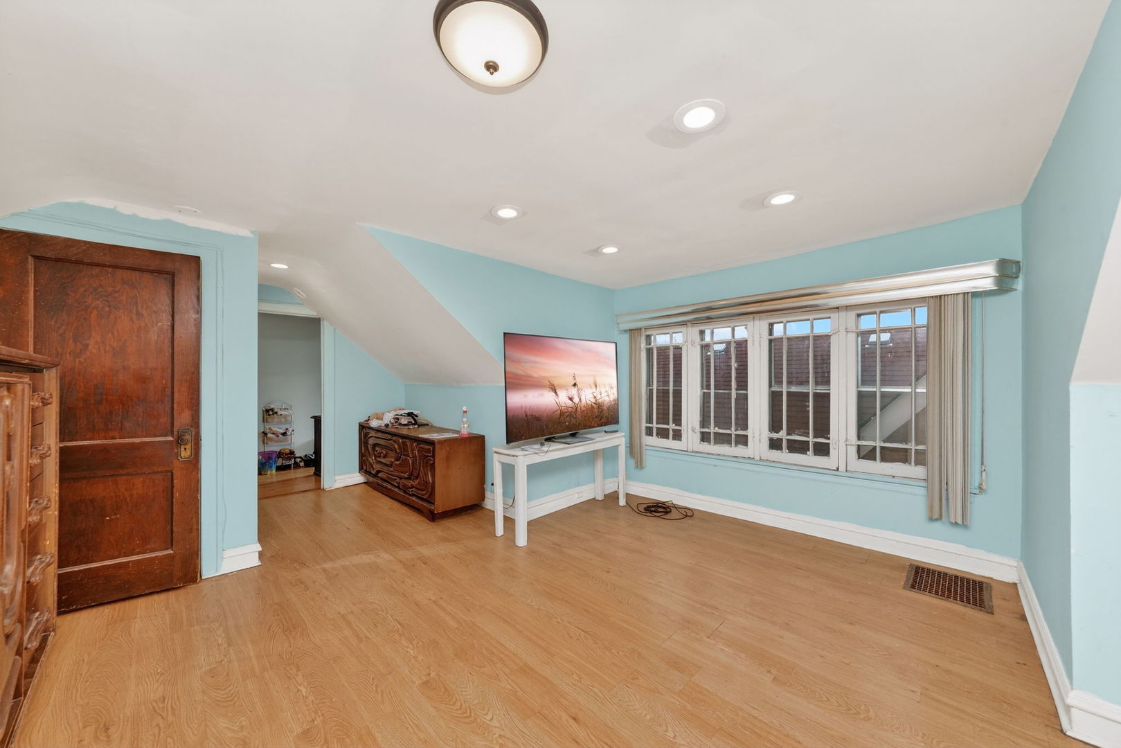 7717 S Luella Avenue, Chicago, IL 60649