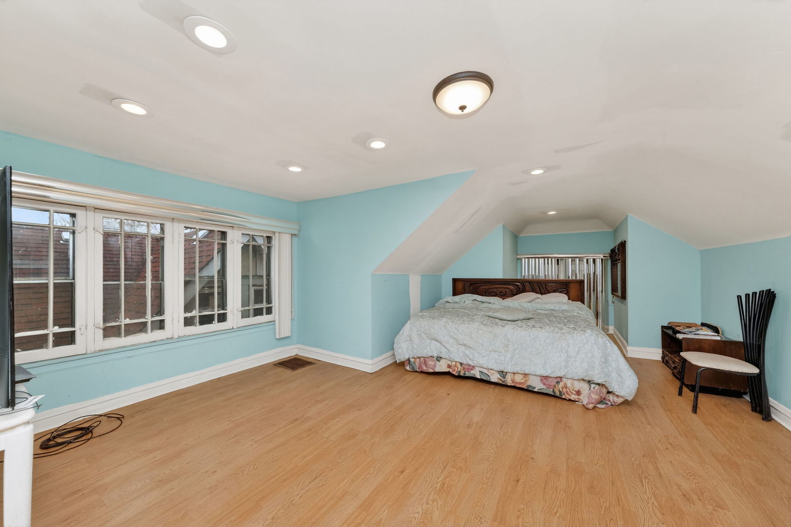 7717 S Luella Avenue, Chicago, IL 60649