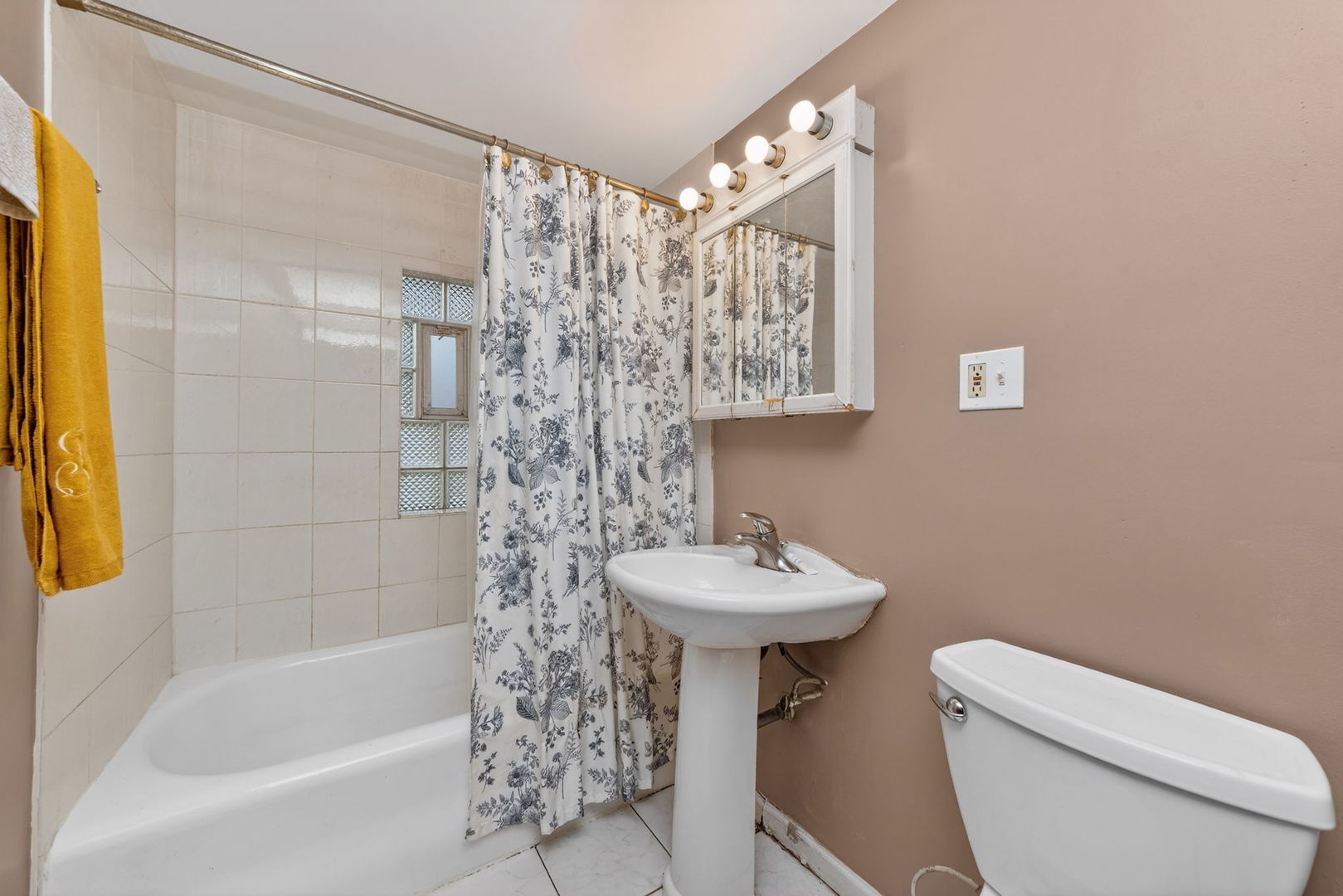 7717 S Luella Avenue, Chicago, IL 60649