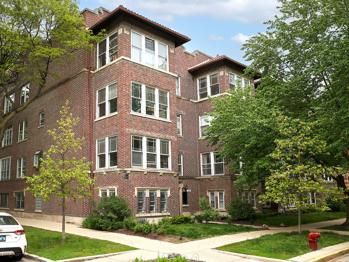 1260 W Columbia Avenue #2, Chicago, IL 60626