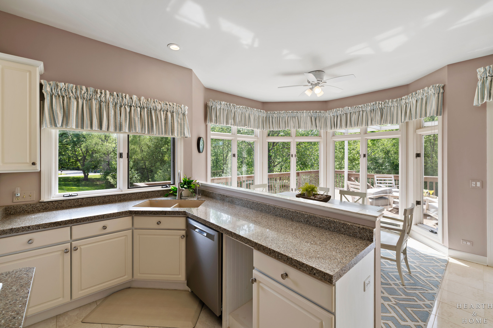 32 Rosewood Drive, Hawthorn Woods, IL 60047