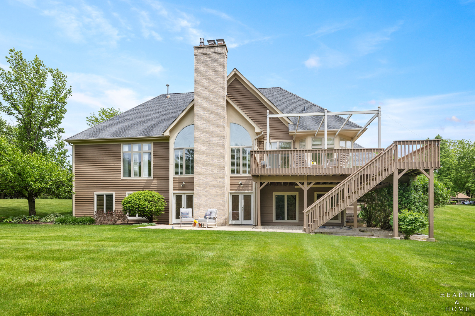 32 Rosewood Drive, Hawthorn Woods, IL 60047