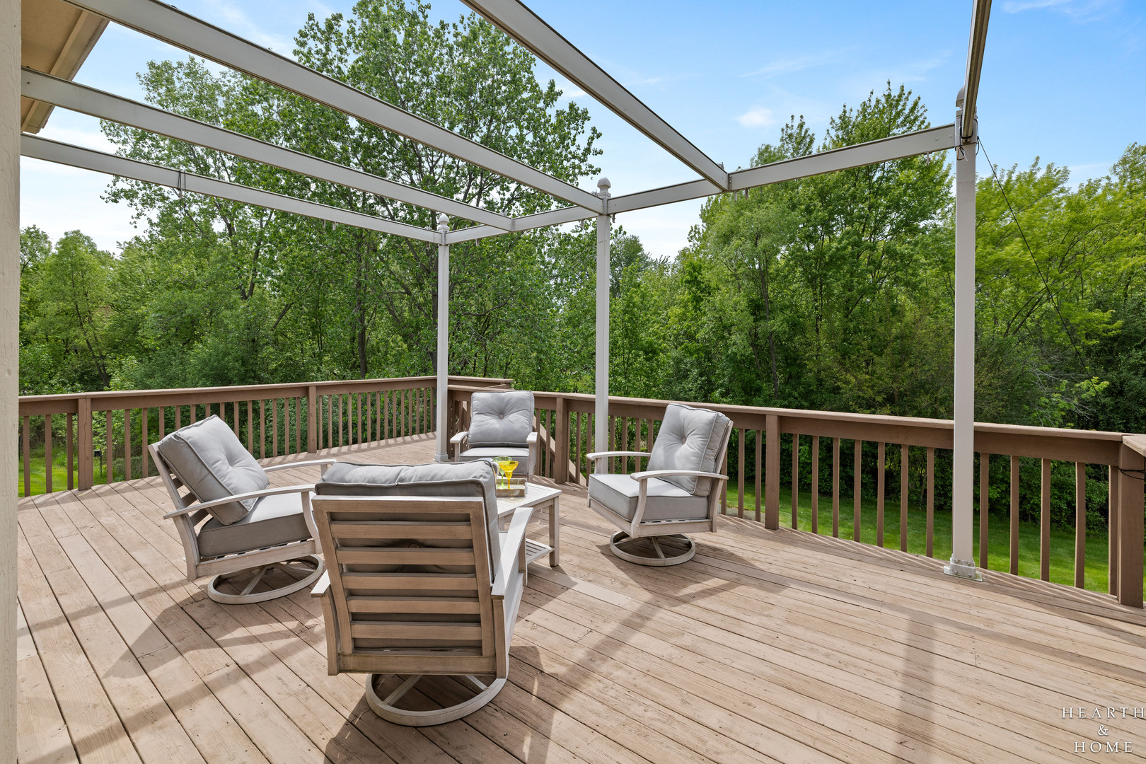 32 Rosewood Drive, Hawthorn Woods, IL 60047