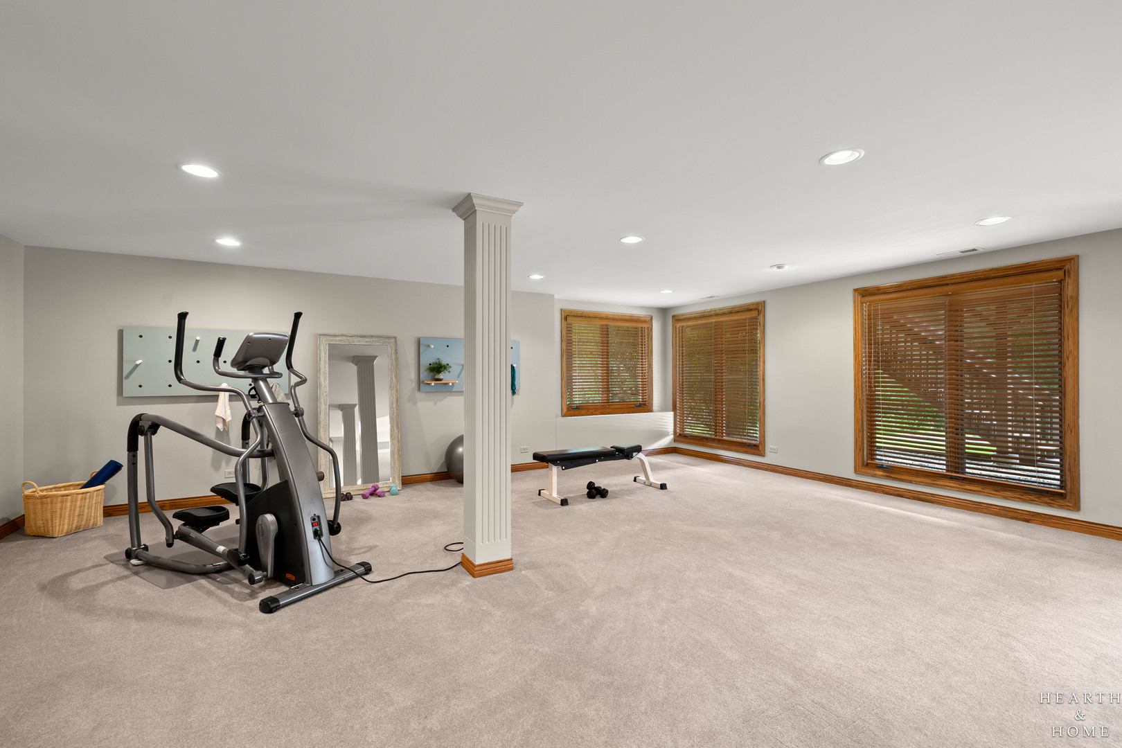 32 Rosewood Drive, Hawthorn Woods, IL 60047