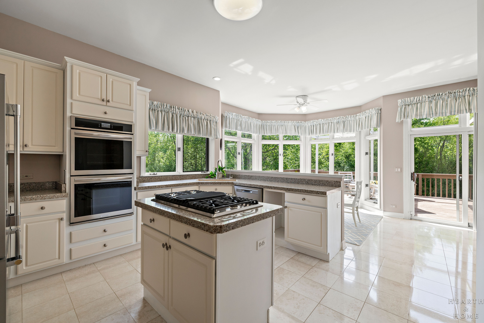 32 Rosewood Drive, Hawthorn Woods, IL 60047