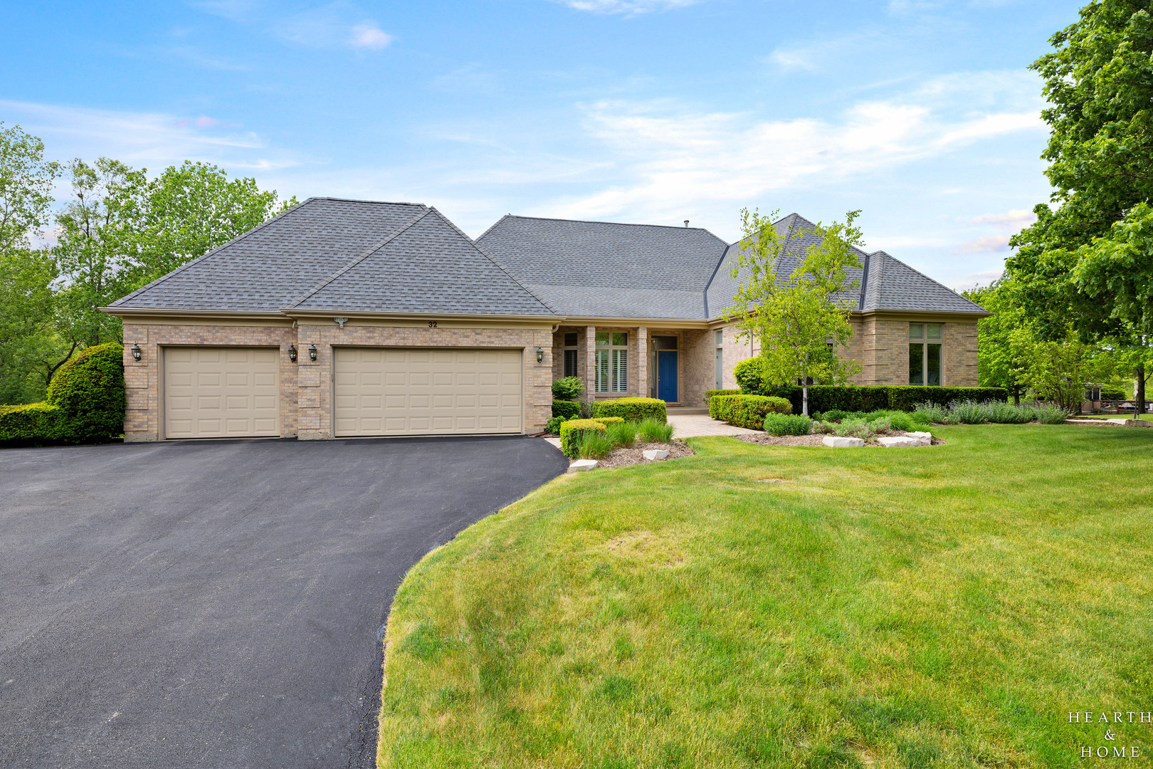32 Rosewood Drive, Hawthorn Woods, IL 60047