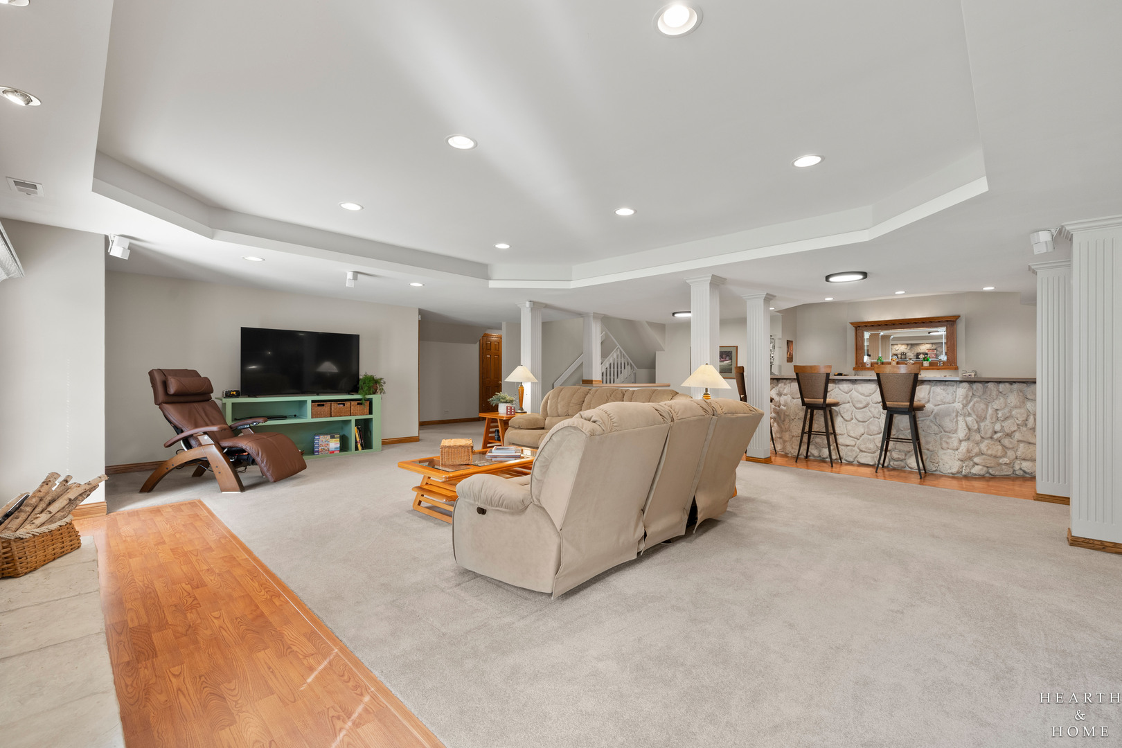 32 Rosewood Drive, Hawthorn Woods, IL 60047