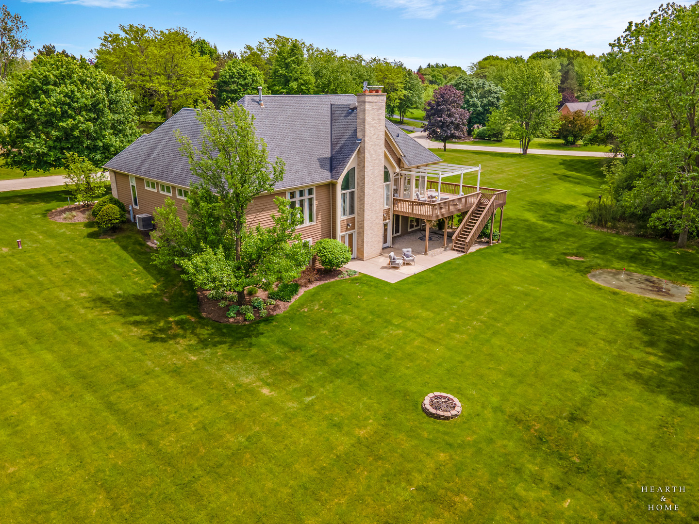32 Rosewood Drive, Hawthorn Woods, IL 60047