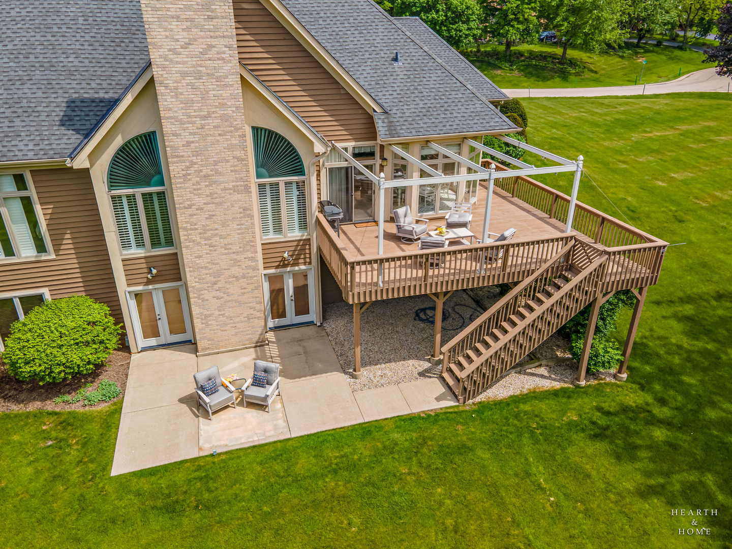 32 Rosewood Drive, Hawthorn Woods, IL 60047