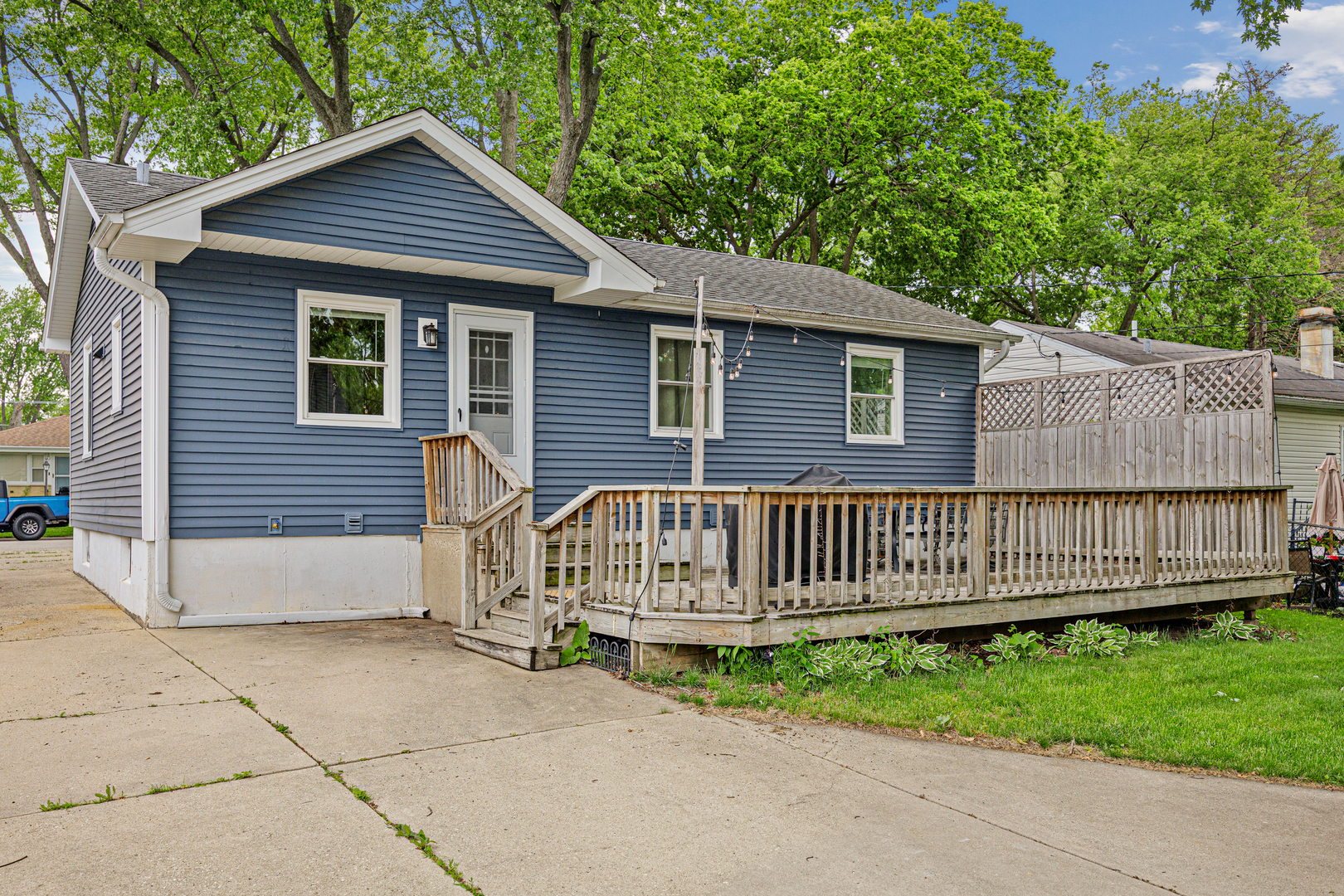 207 N Crest Avenue, Bartlett, IL 60103