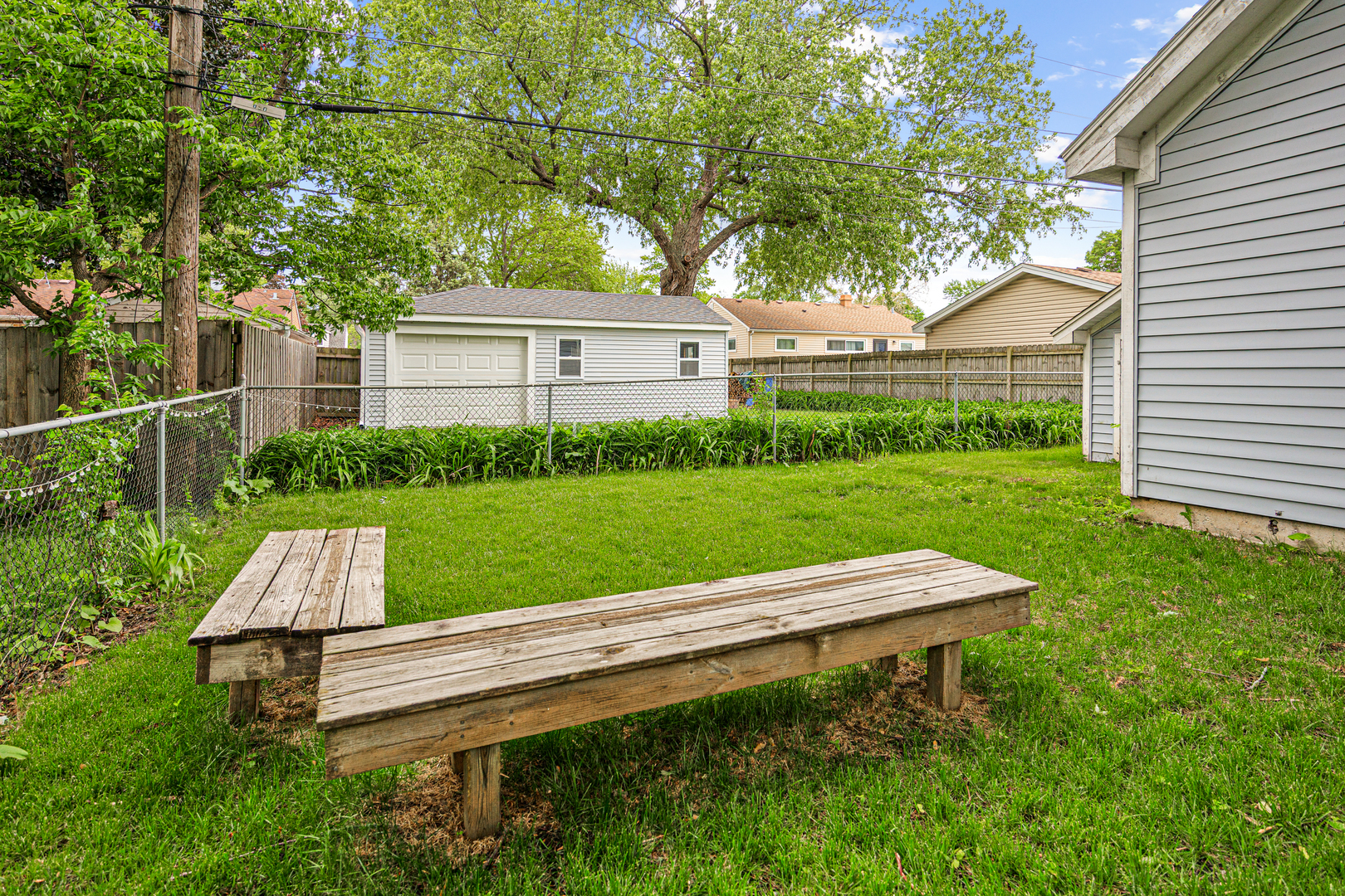 207 N Crest Avenue, Bartlett, IL 60103