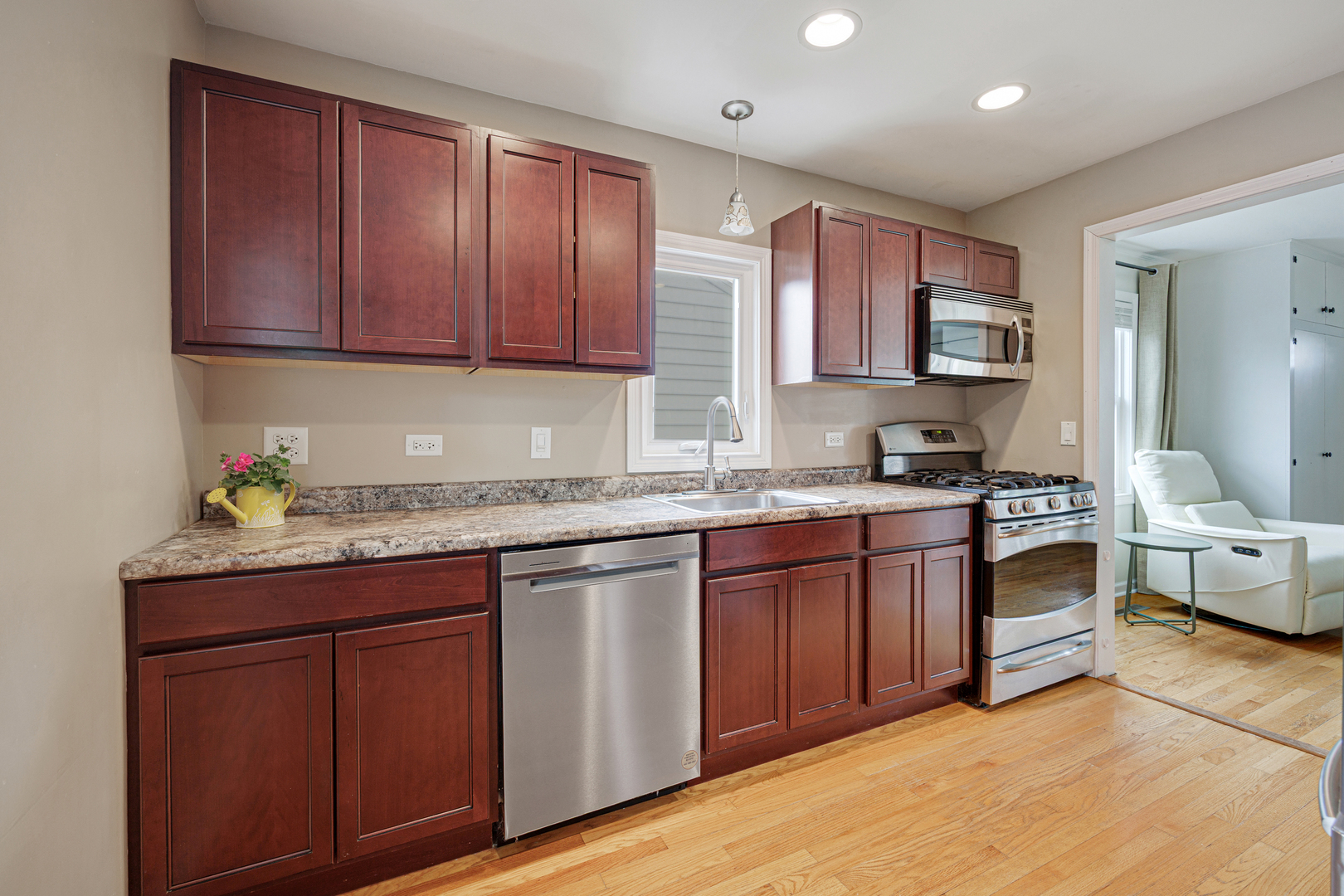 207 N Crest Avenue, Bartlett, IL 60103