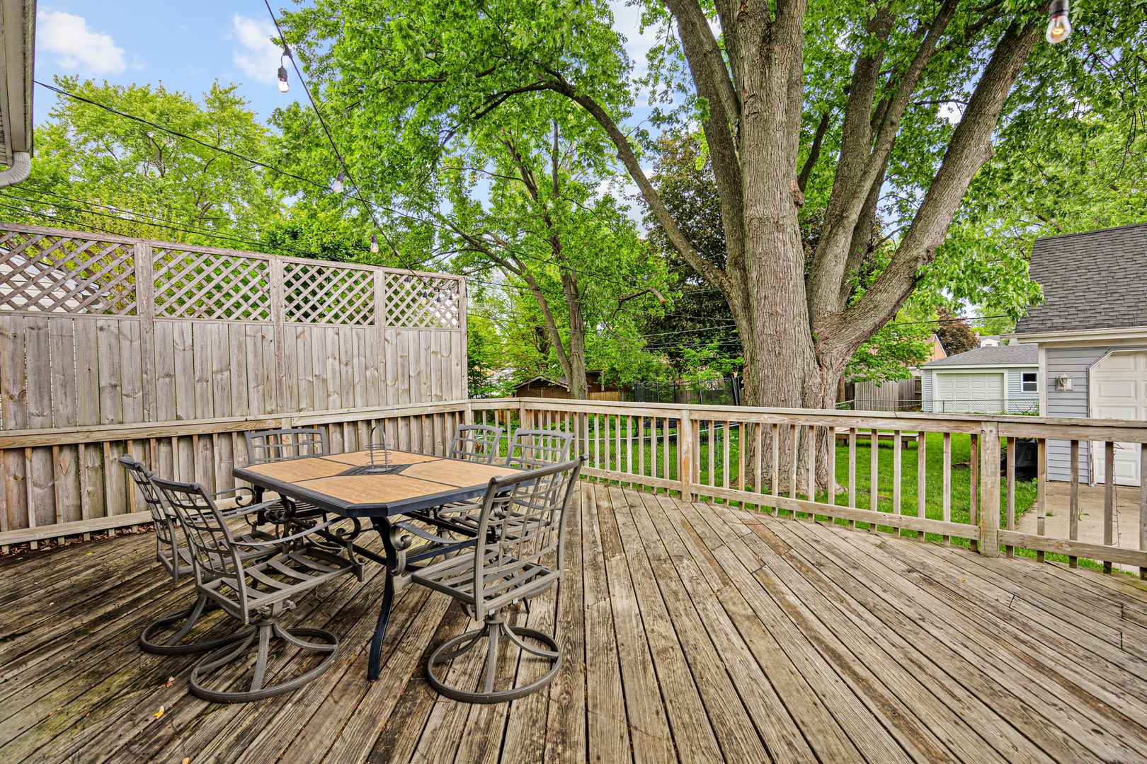 207 N Crest Avenue, Bartlett, IL 60103
