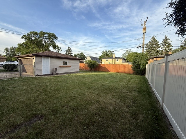 2185 Lee Street, Des Plaines, IL 60018