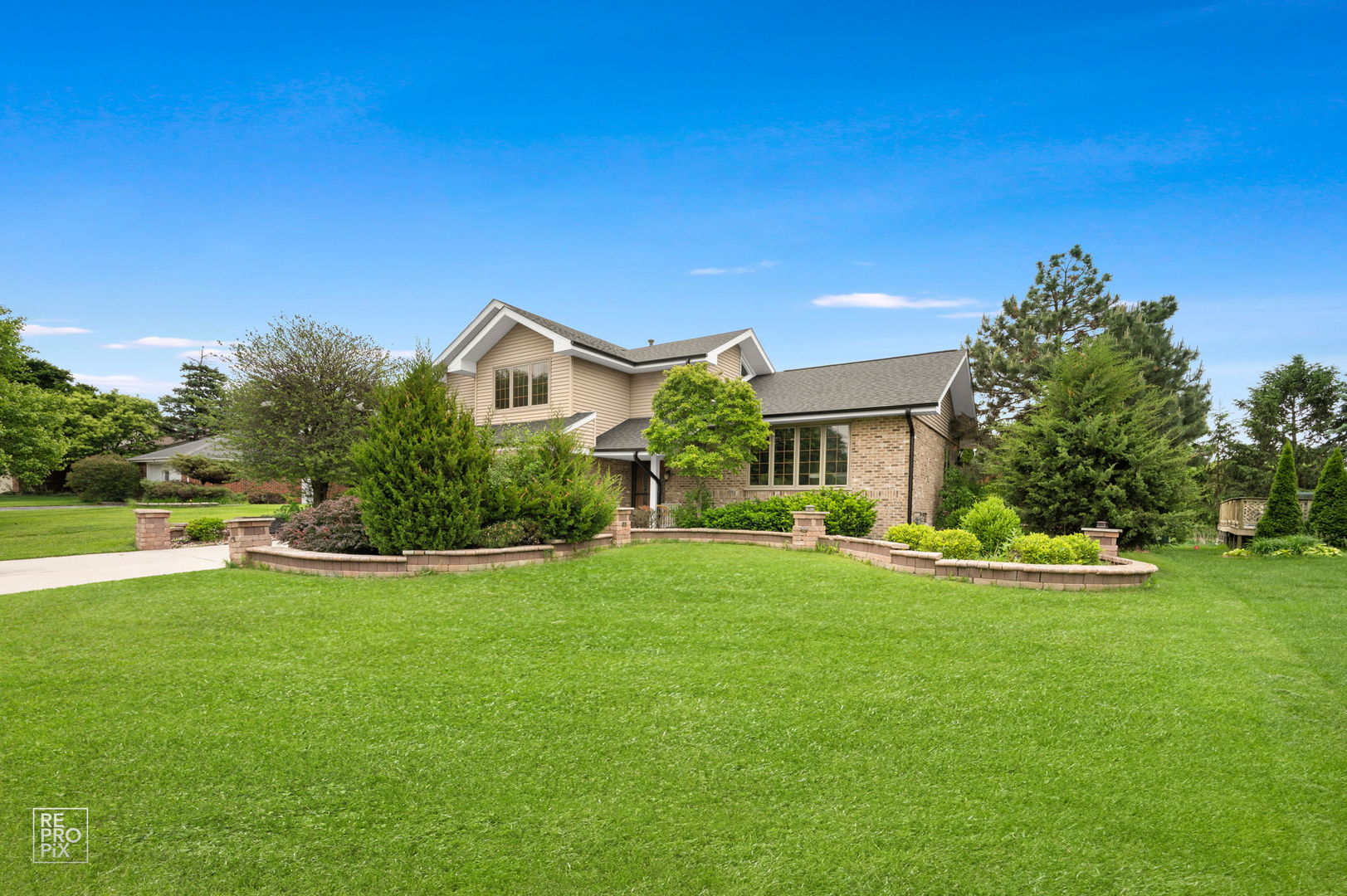 9041 Sunrise Lane, Orland Park, IL 60462