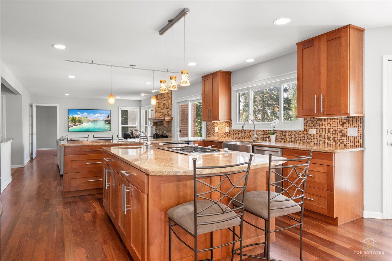 2116 Birchwood Lane, Buffalo Grove, IL 60089