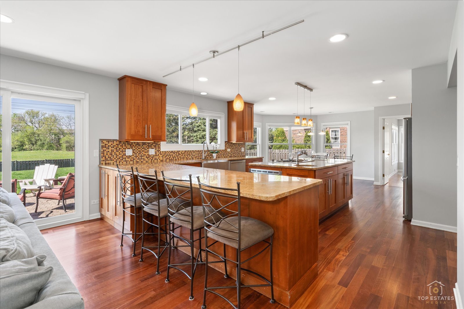 2116 Birchwood Lane, Buffalo Grove, IL 60089