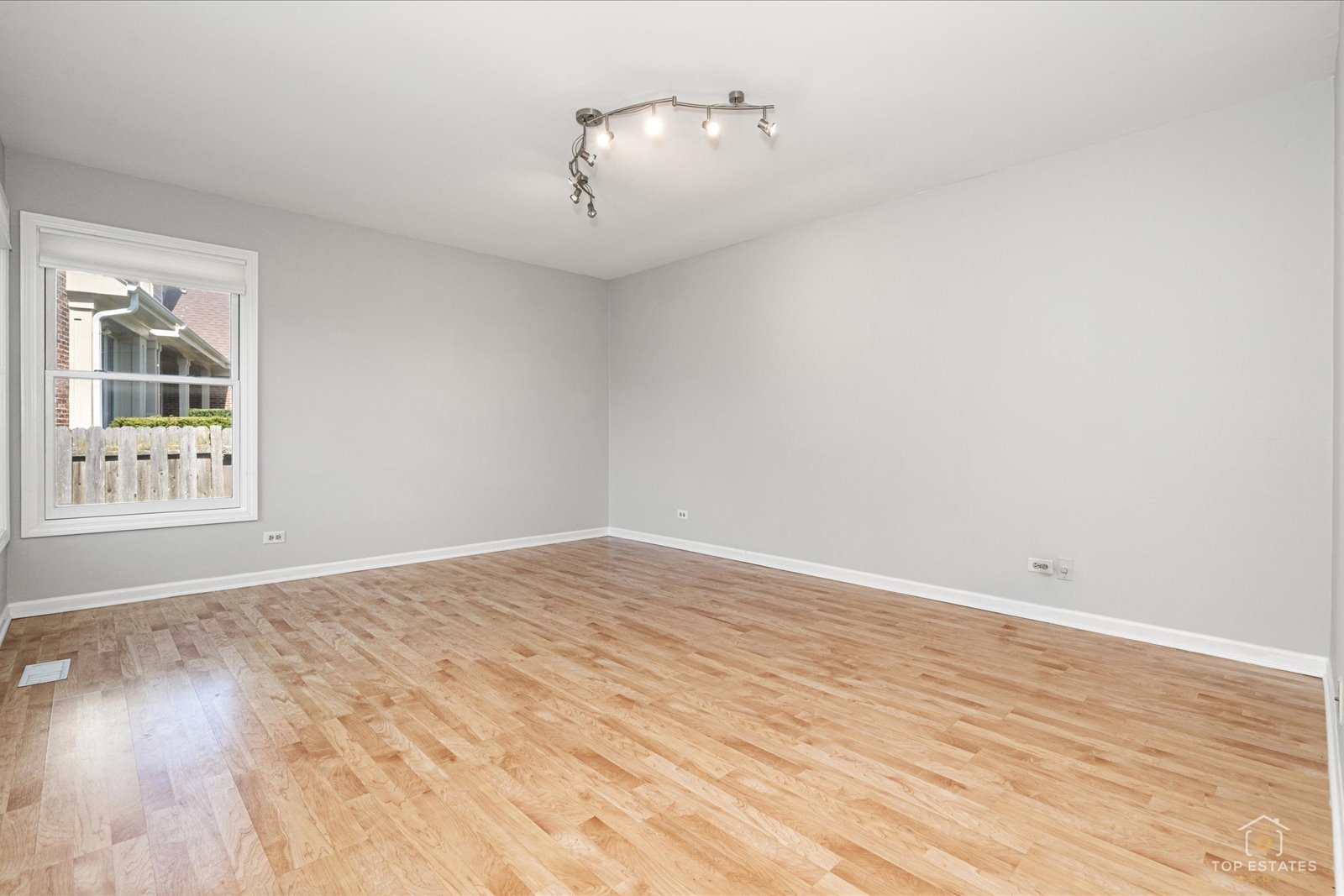 2116 Birchwood Lane, Buffalo Grove, IL 60089
