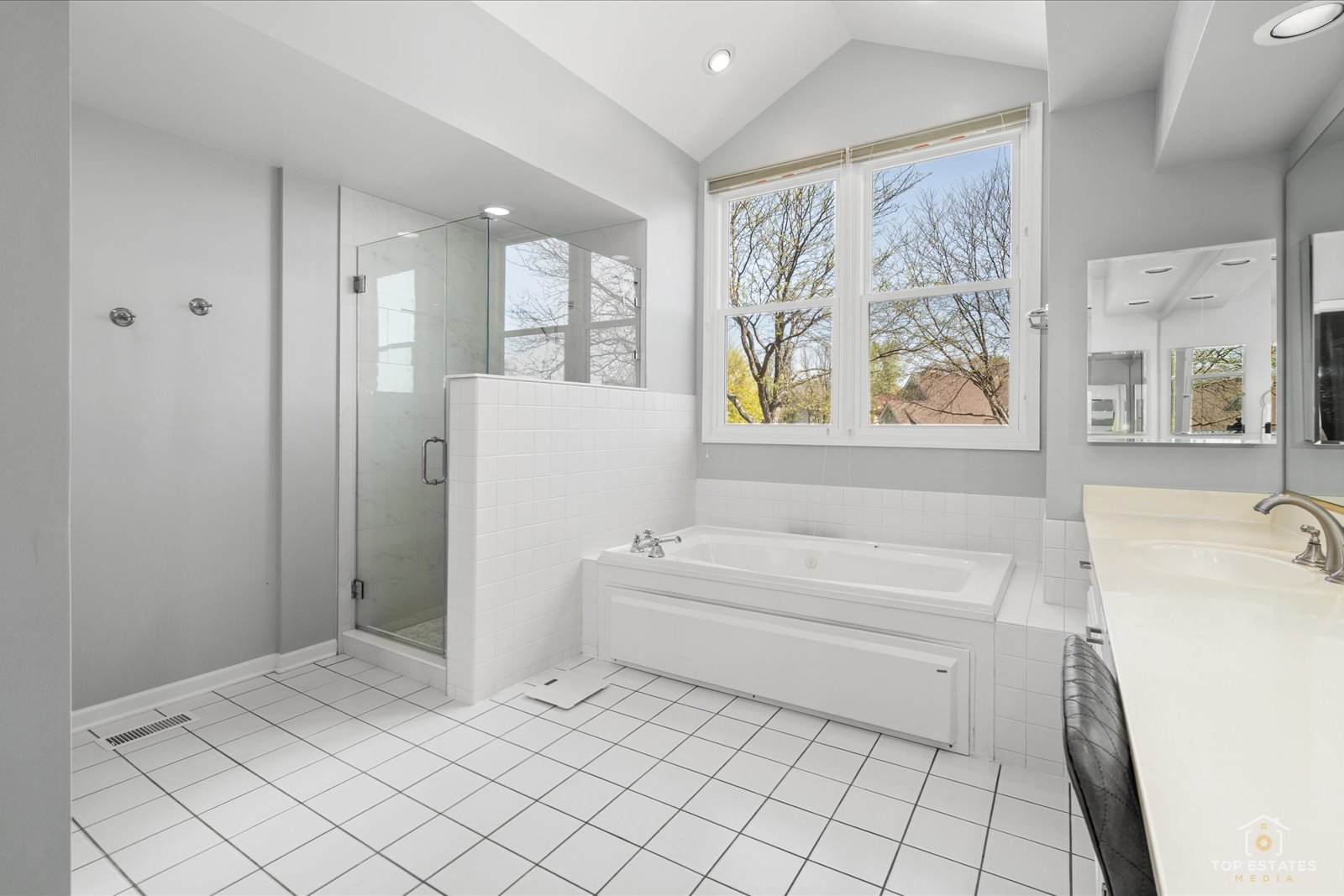 2116 Birchwood Lane, Buffalo Grove, IL 60089
