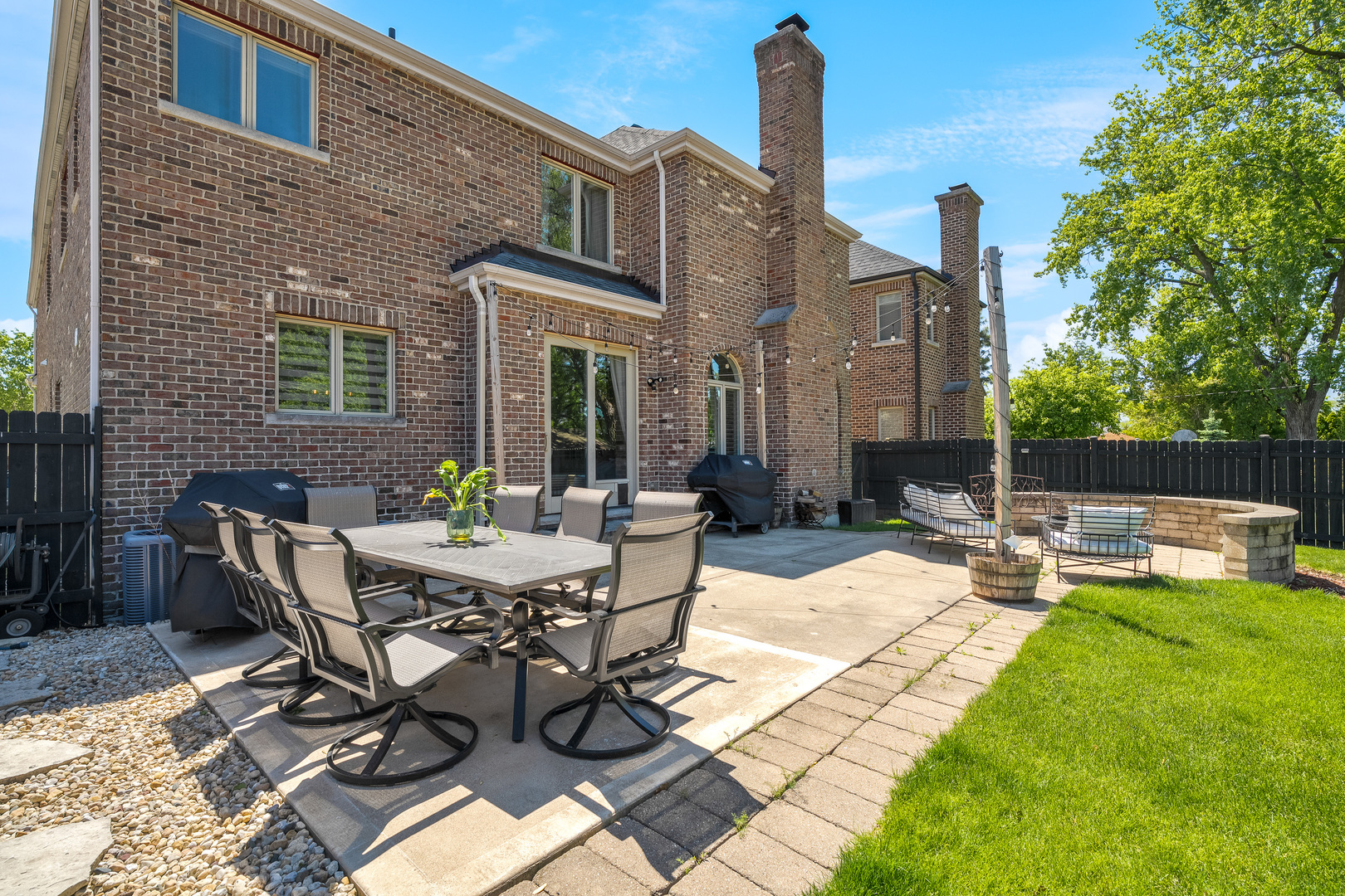 643 W Crockett Avenue, Elmhurst, IL 60126