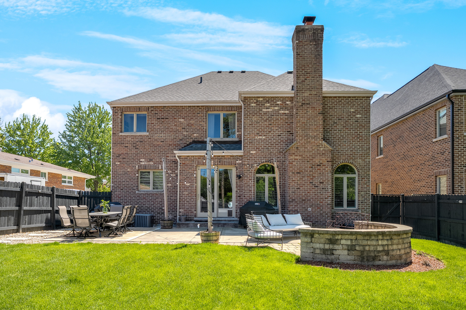 643 W Crockett Avenue, Elmhurst, IL 60126