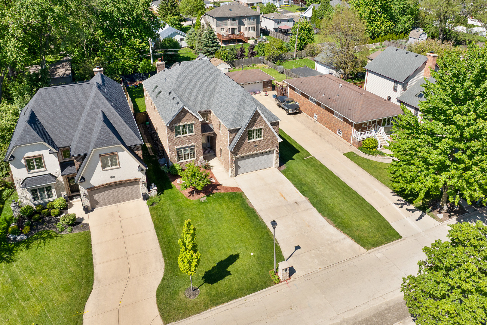 643 W Crockett Avenue, Elmhurst, IL 60126