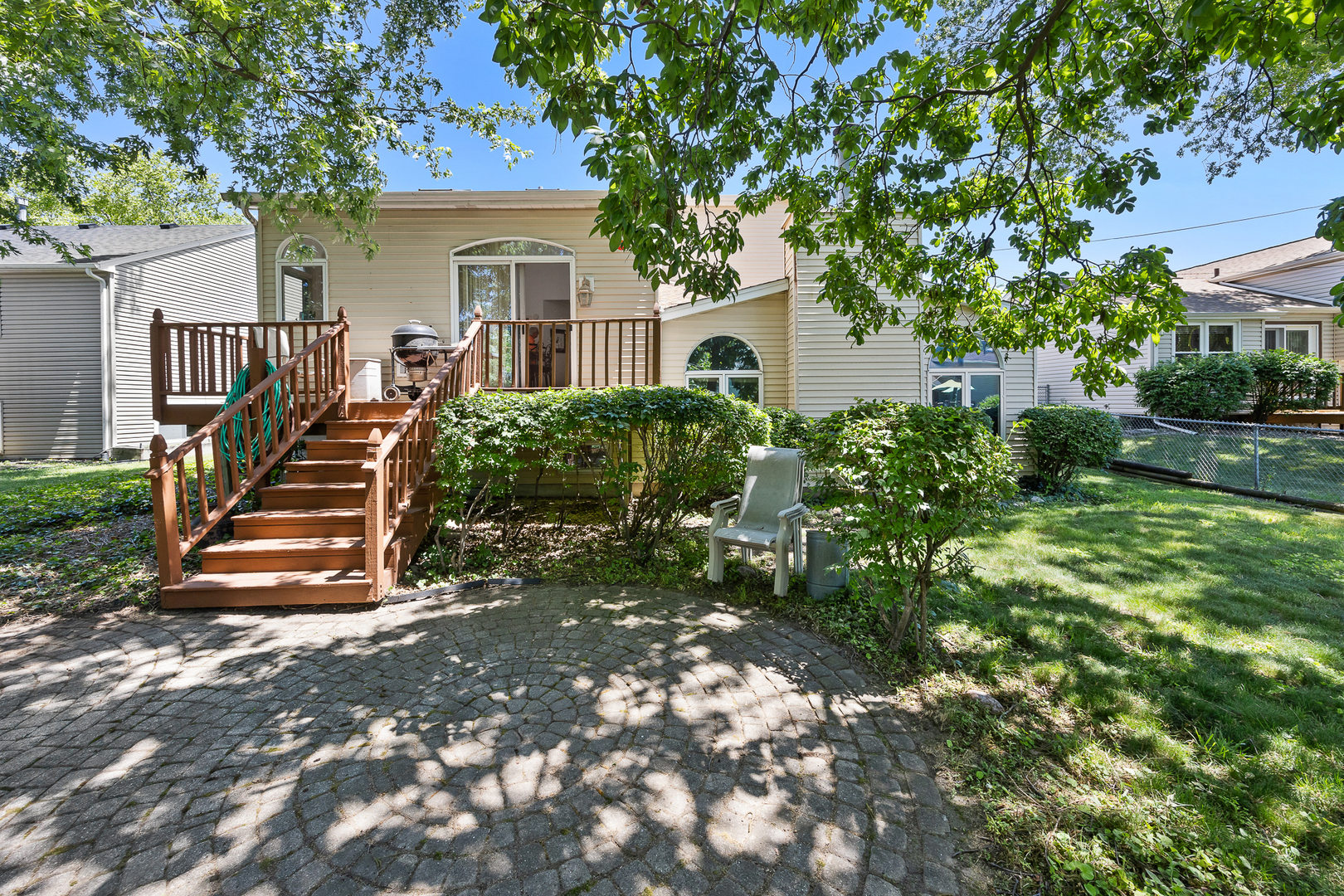 8100 Geneva Street, Woodridge, IL 60517