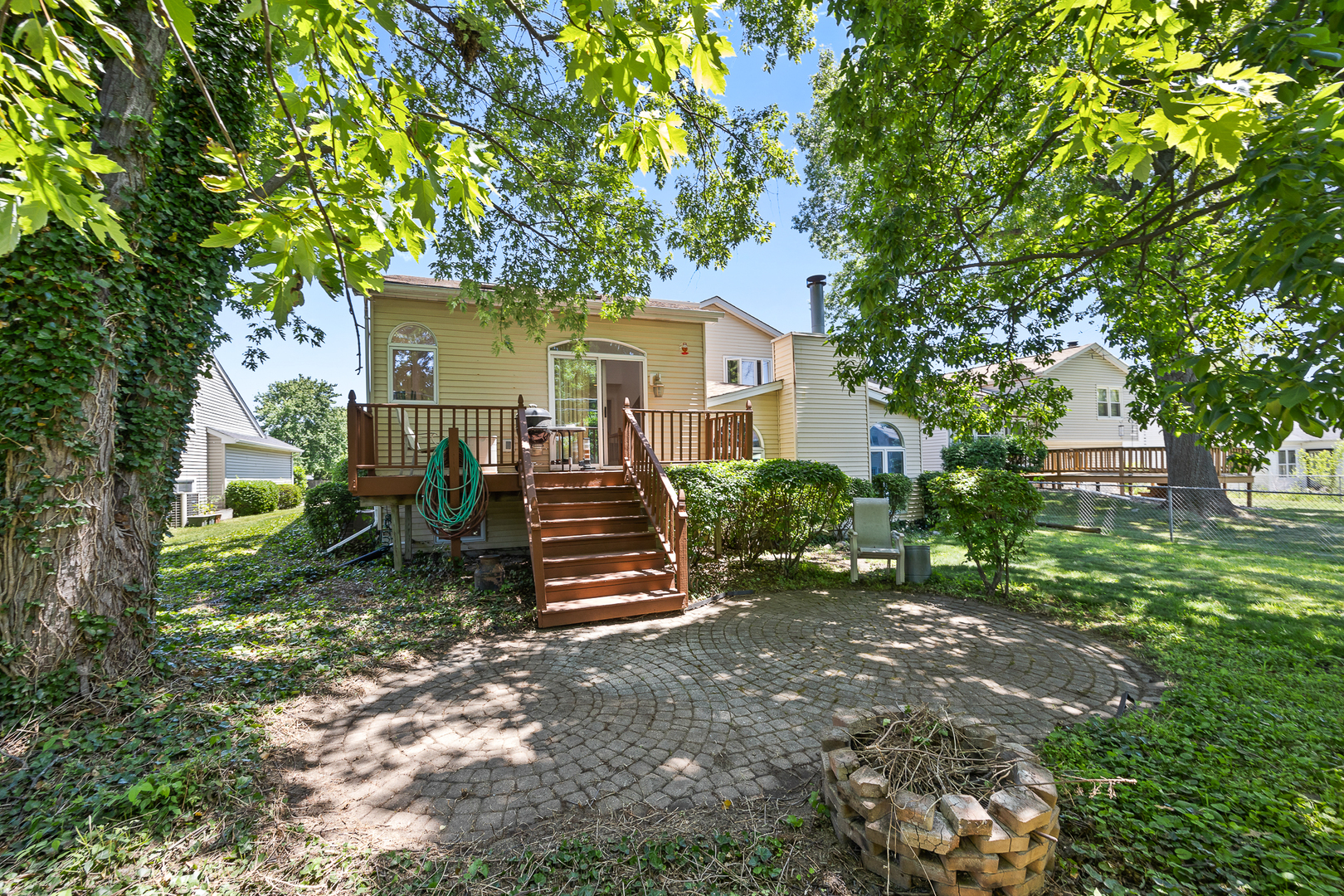 8100 Geneva Street, Woodridge, IL 60517