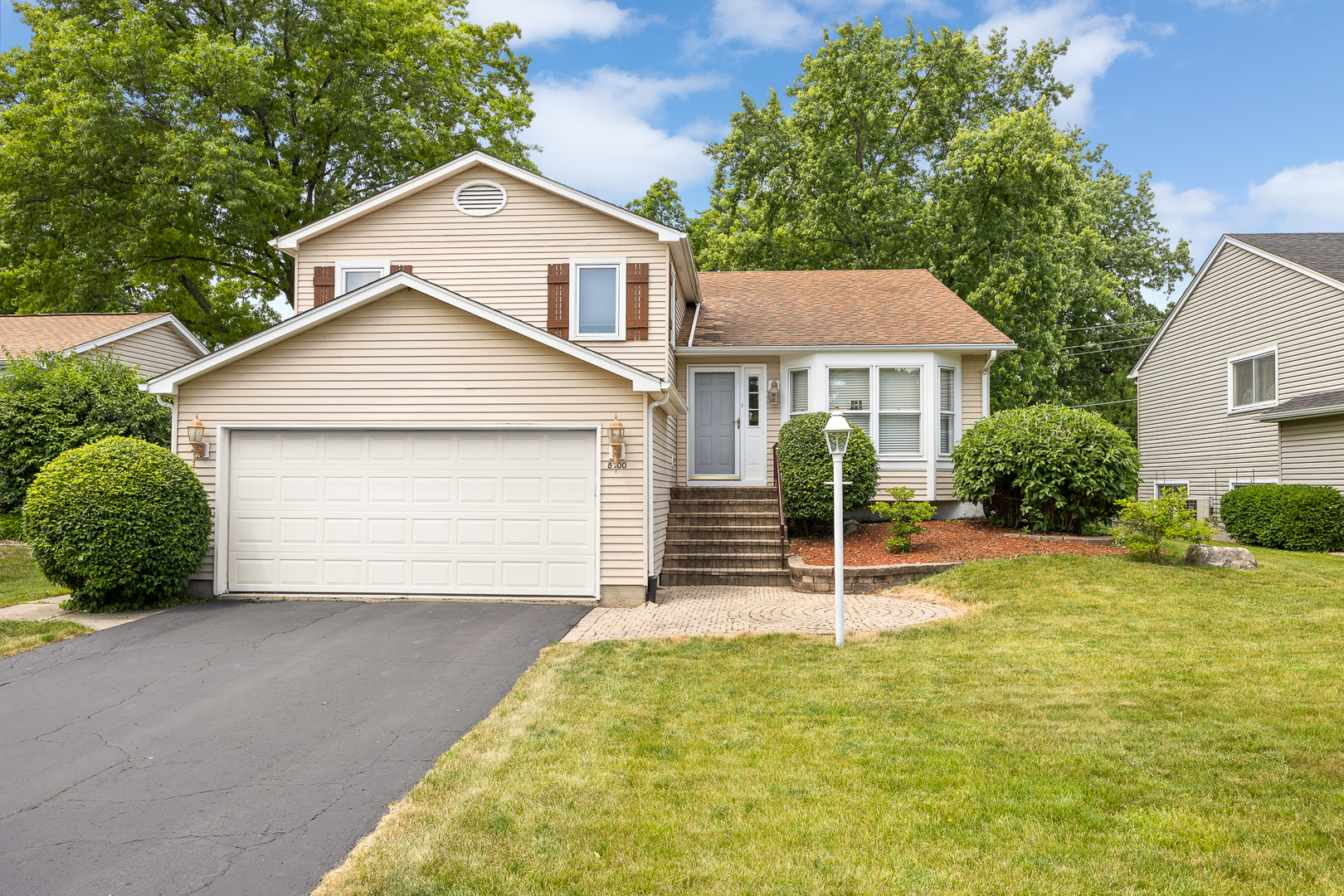 8100 Geneva Street, Woodridge, IL 60517