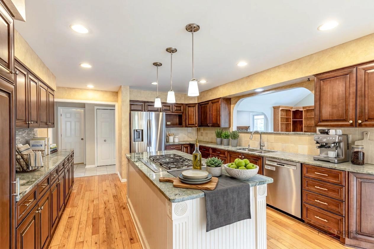 383 Barn Swallow Lane, Vernon Hills, IL 60061