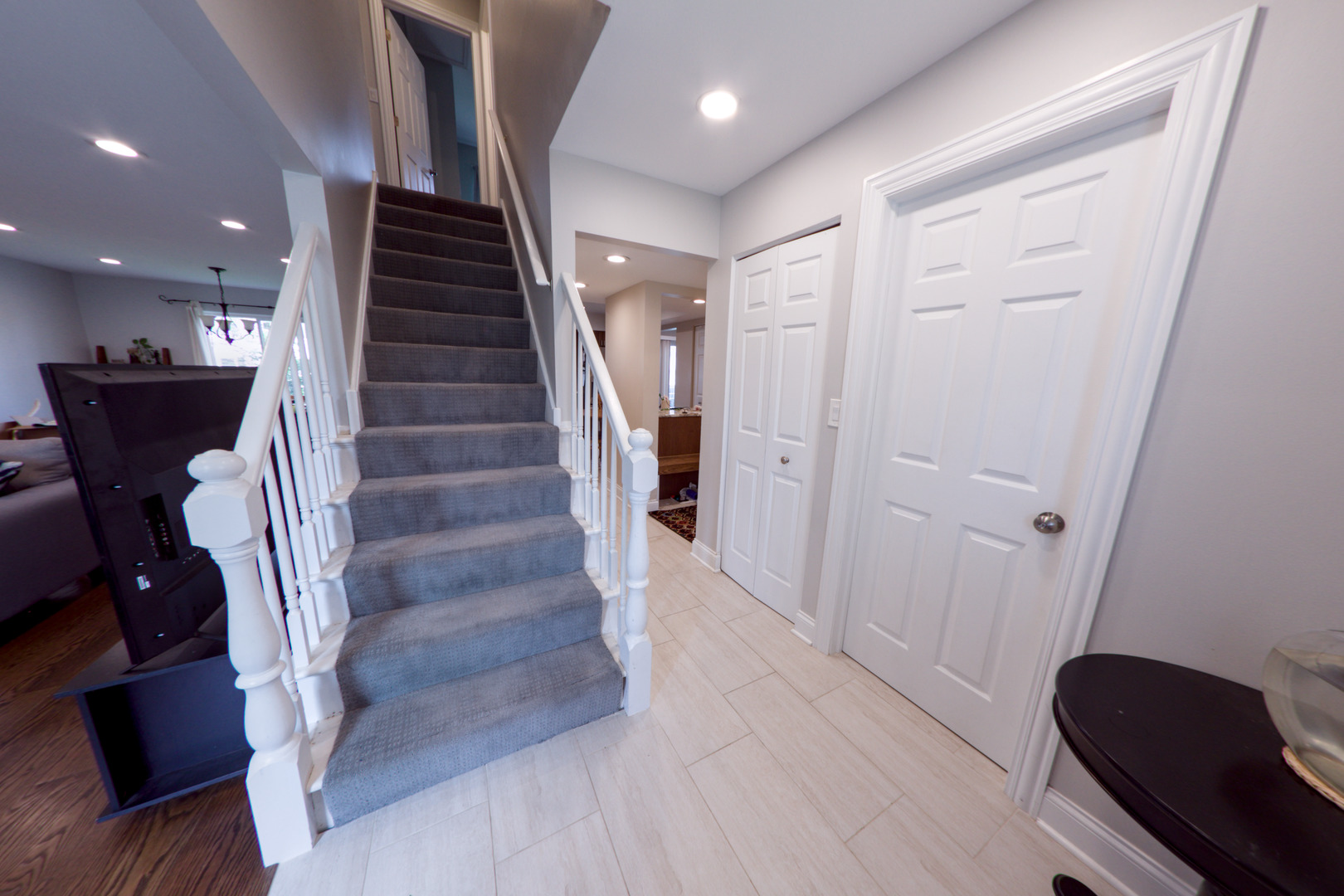 1284 Regent Drive, Mundelein, IL 60060