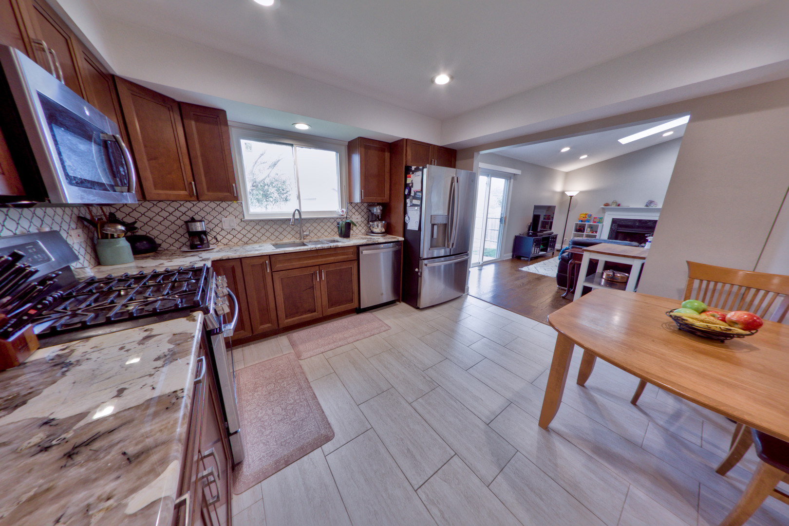1284 Regent Drive, Mundelein, IL 60060