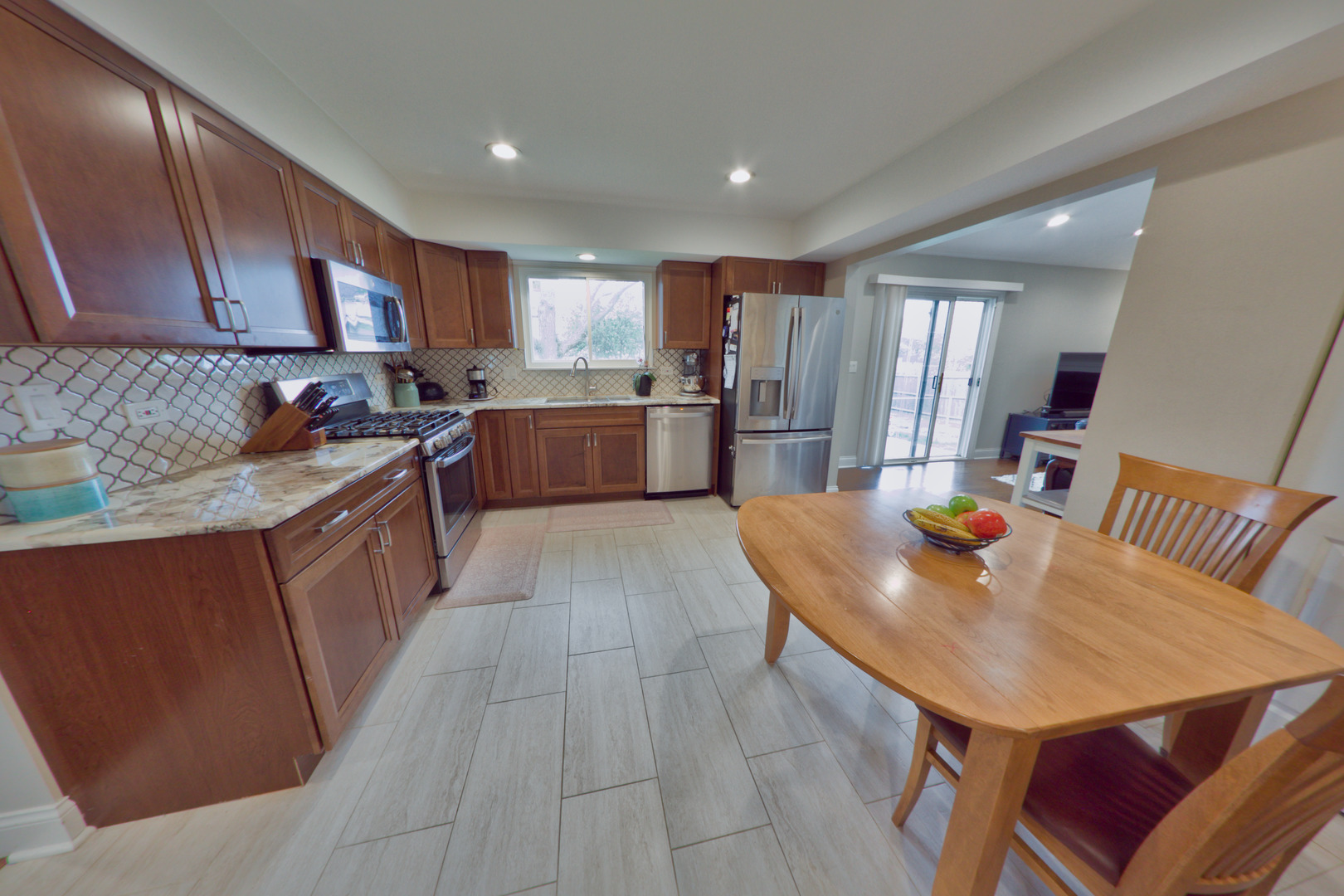 1284 Regent Drive, Mundelein, IL 60060