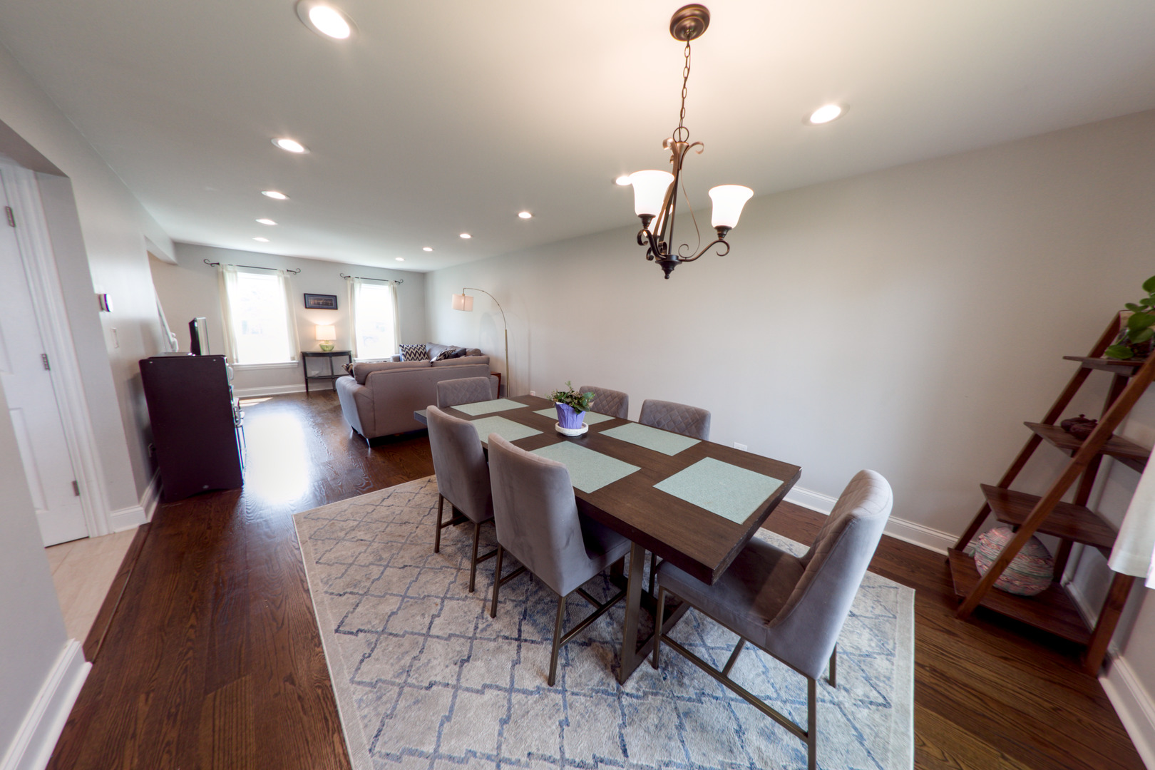 1284 Regent Drive, Mundelein, IL 60060