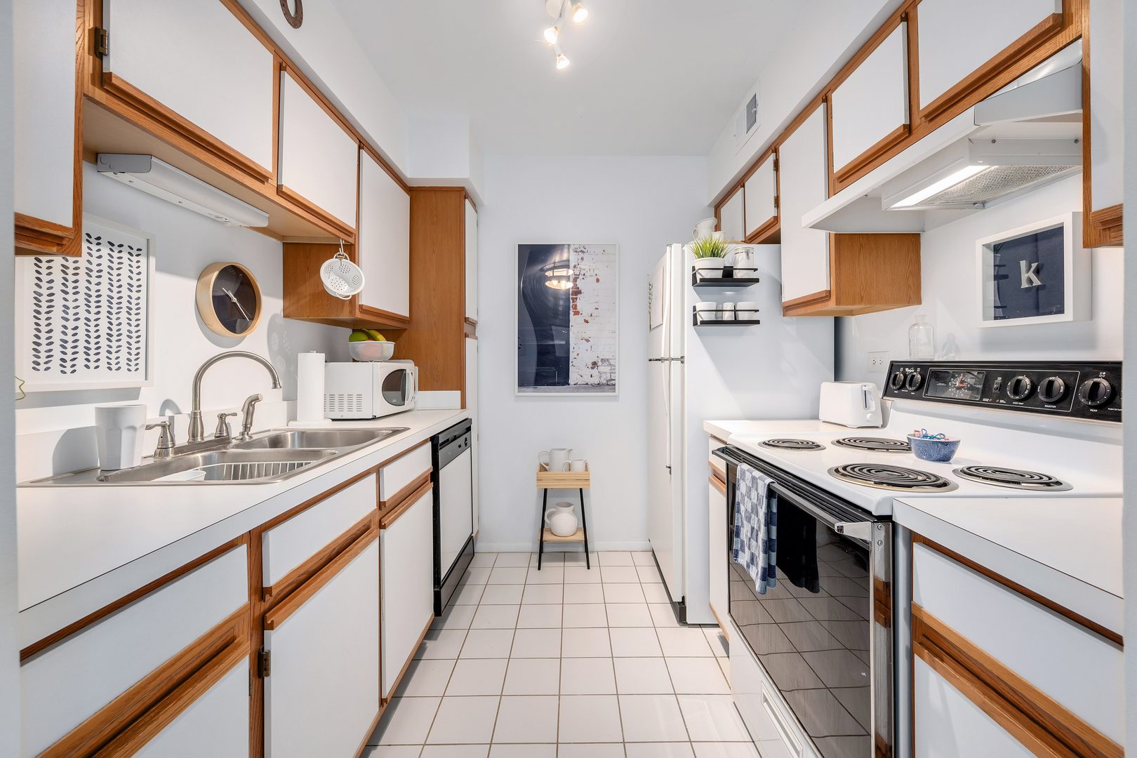6109 Knoll Wood Road #102, Willowbrook, IL 60527
