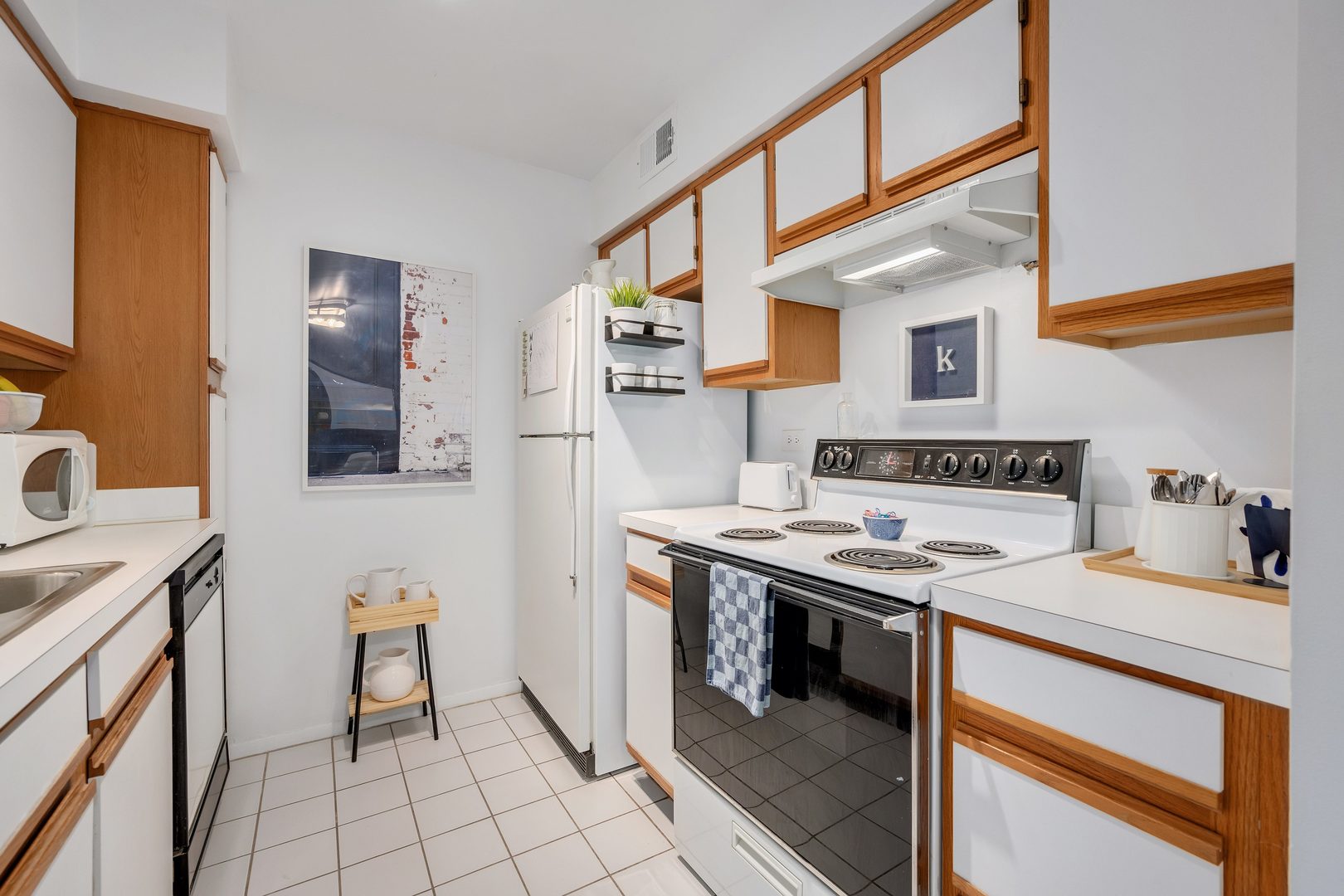 6109 Knoll Wood Road #102, Willowbrook, IL 60527