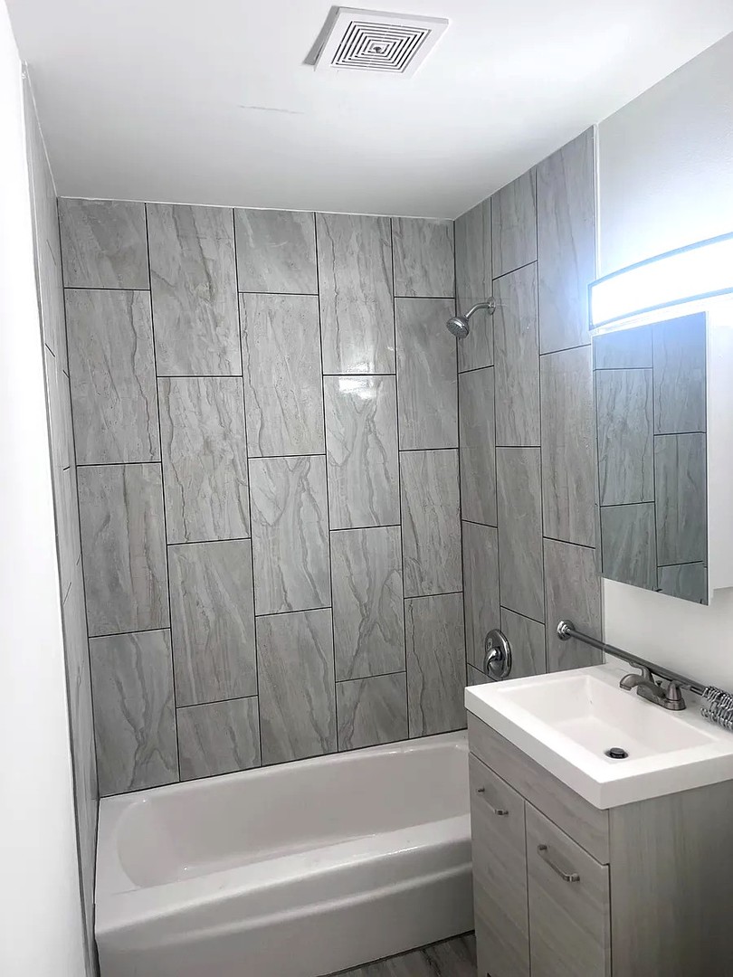 6619 N Sheridan Road #305, Chicago, IL 60626