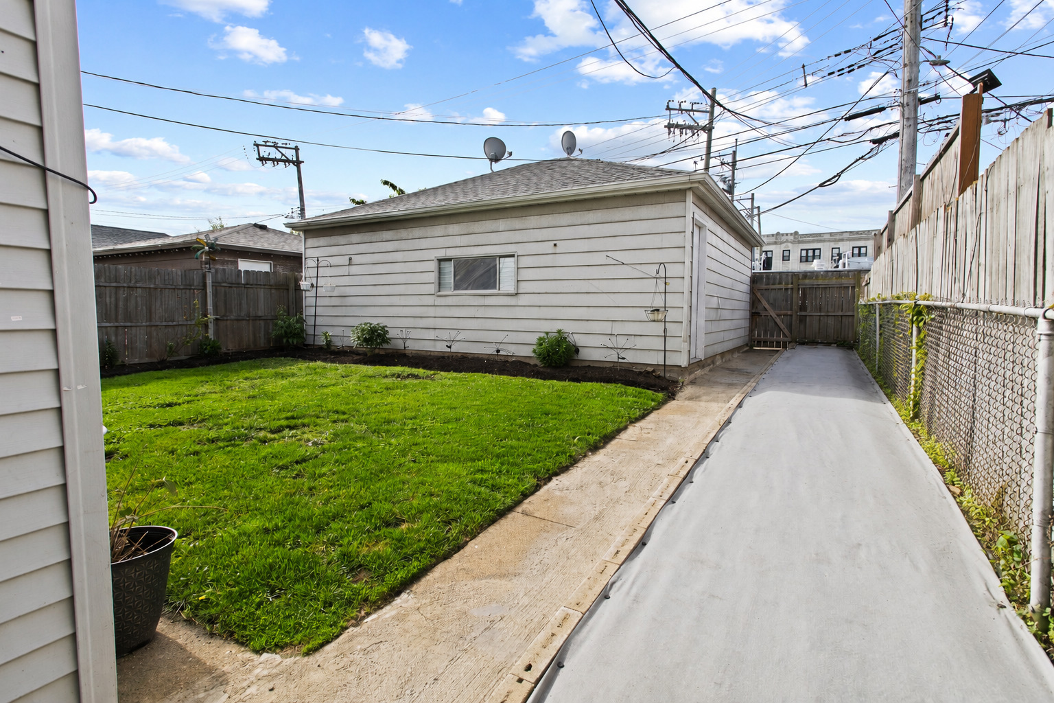 5041 W Agatite Avenue, Chicago, IL 60630