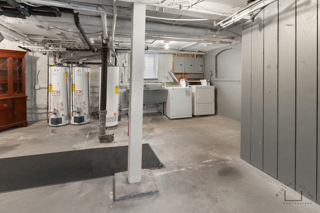 5041 W Agatite Avenue, Chicago, IL 60630