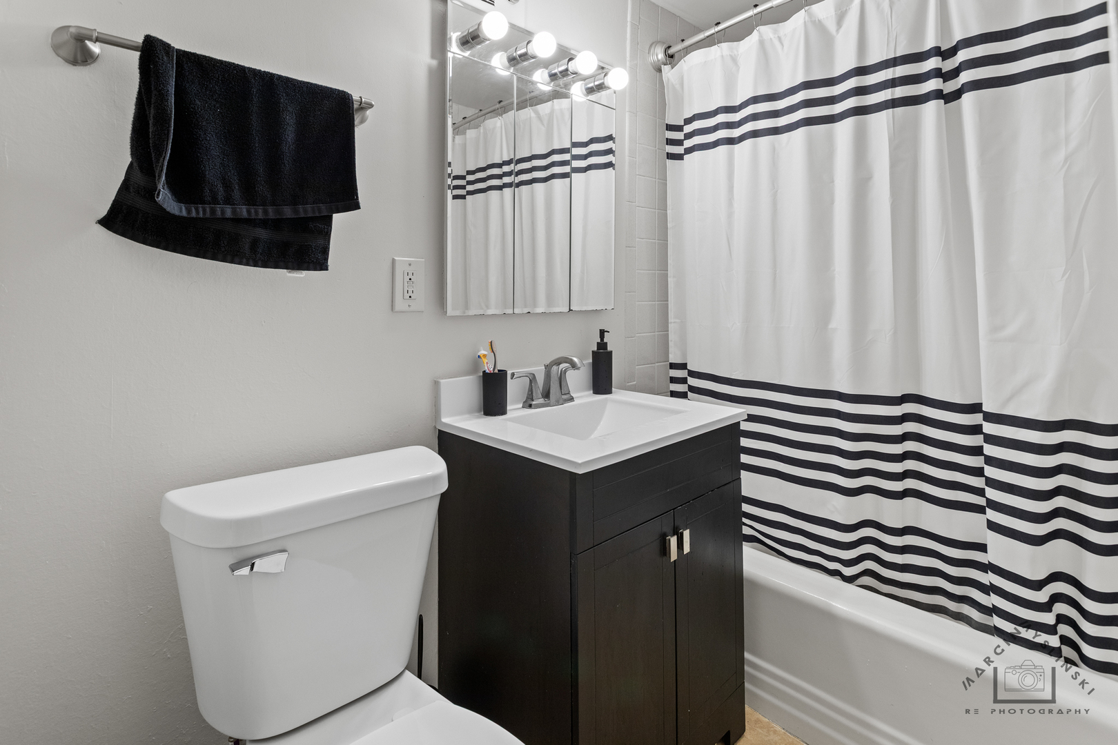 5041 W Agatite Avenue, Chicago, IL 60630