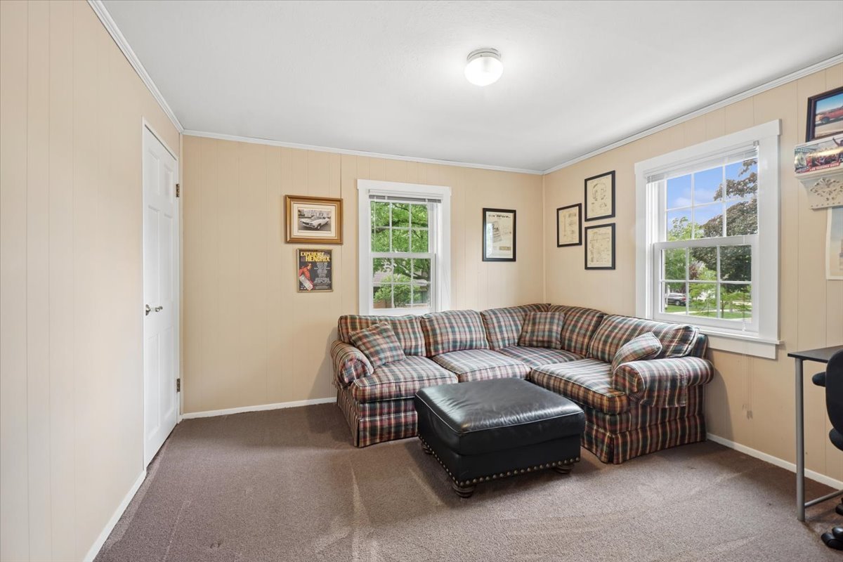 407 N PROSPECT MANOR Avenue, Mount Prospect, IL 60056