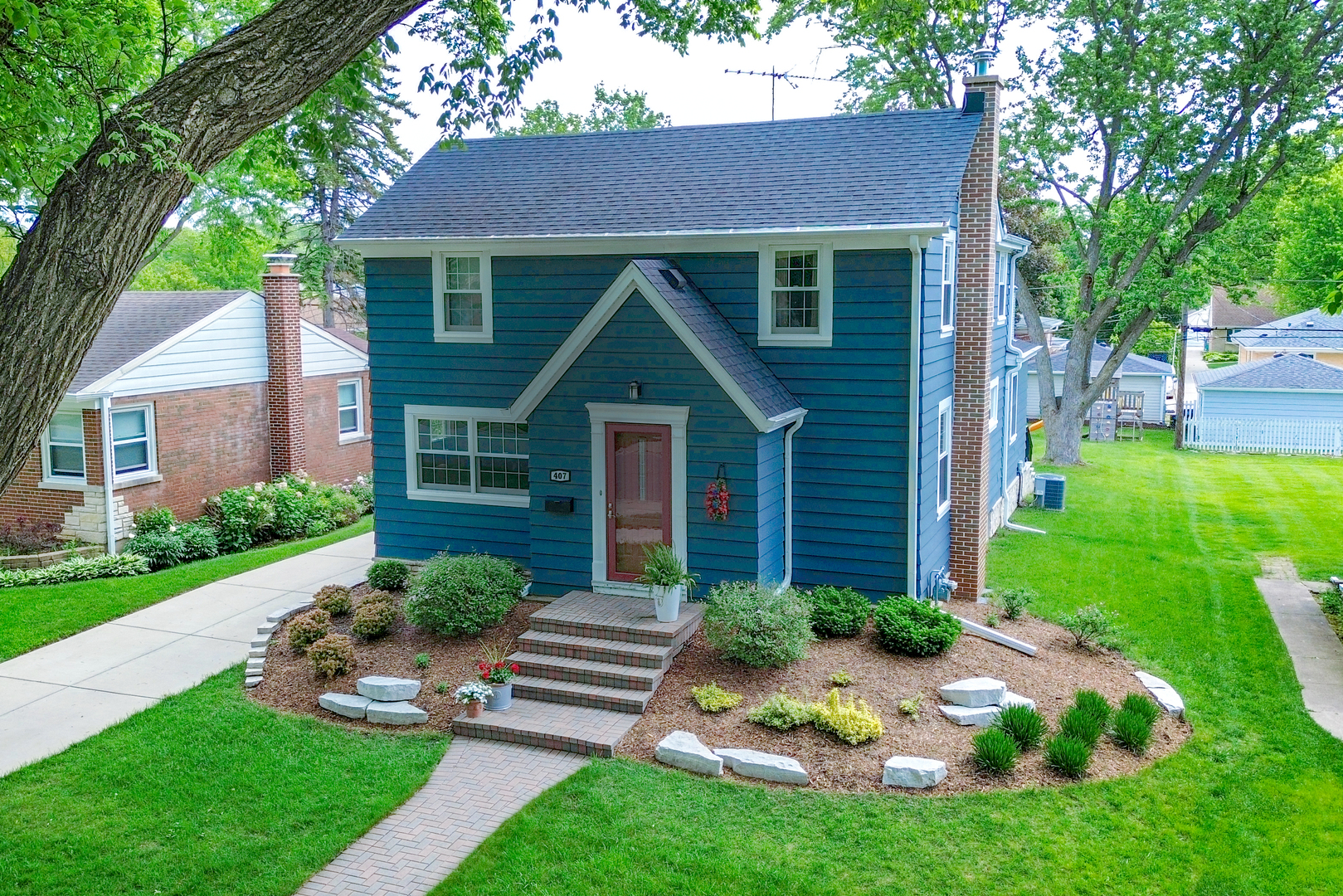 407 N PROSPECT MANOR Avenue, Mount Prospect, IL 60056