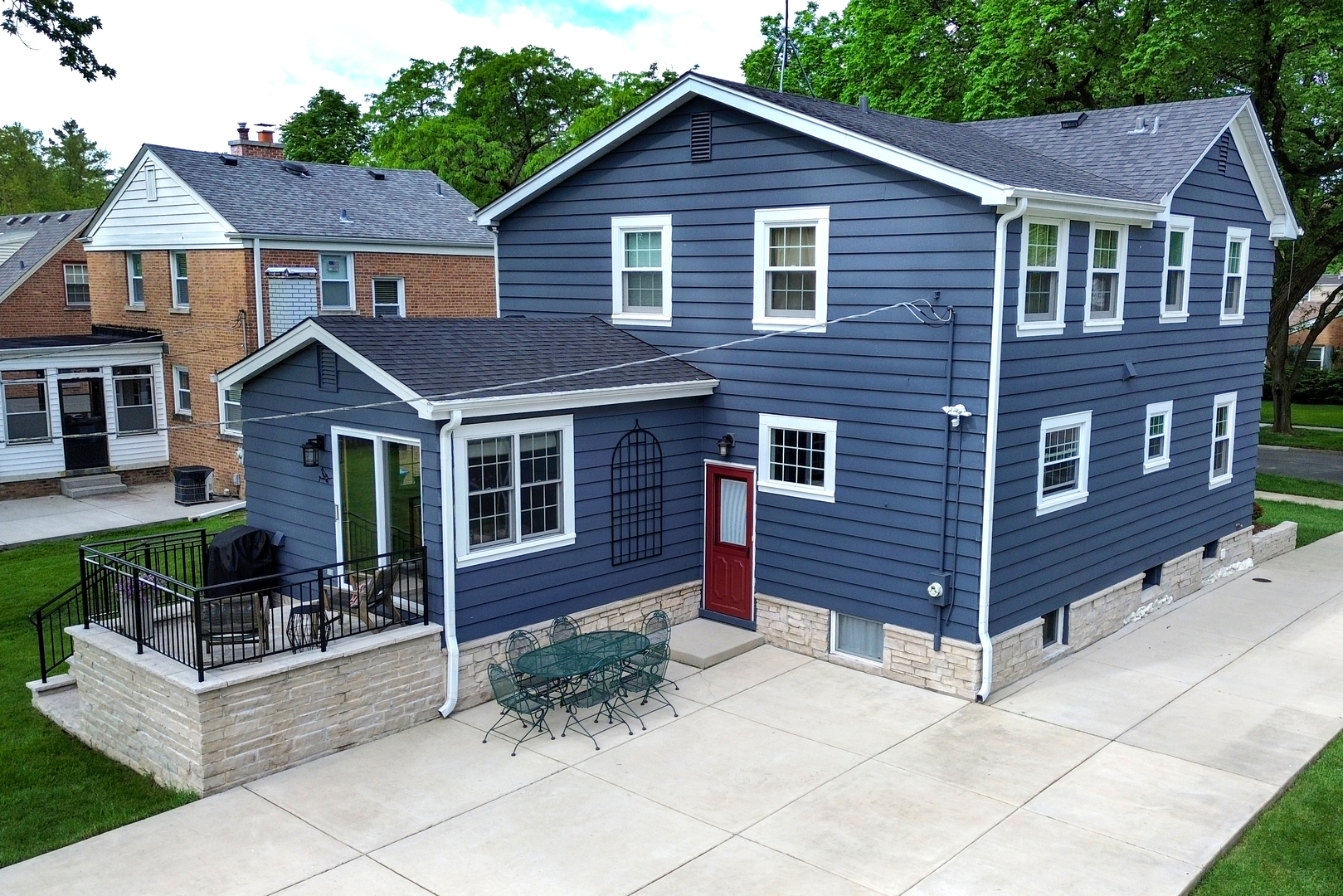 407 N PROSPECT MANOR Avenue, Mount Prospect, IL 60056