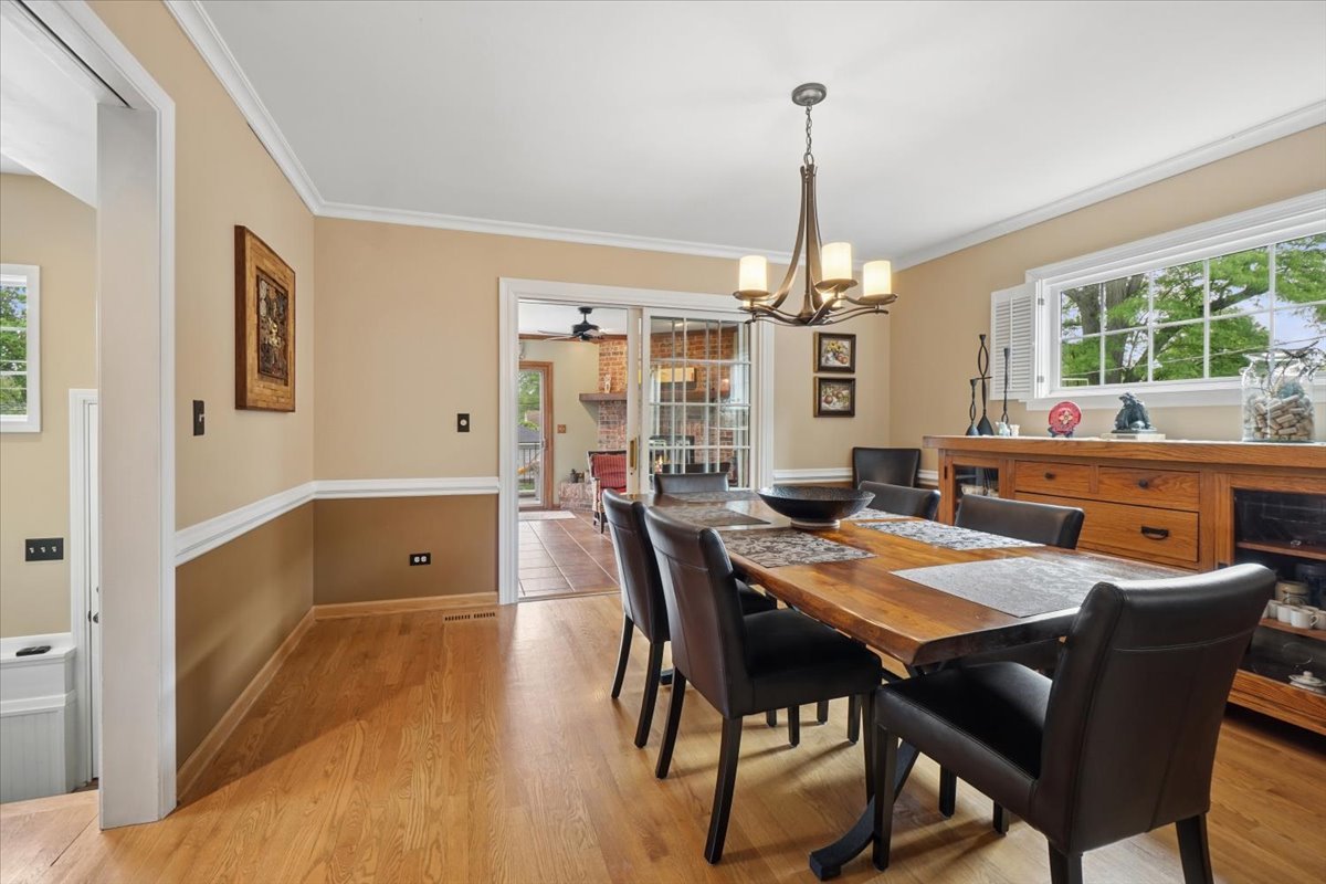 407 N PROSPECT MANOR Avenue, Mount Prospect, IL 60056