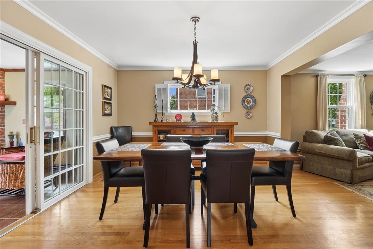 407 N PROSPECT MANOR Avenue, Mount Prospect, IL 60056