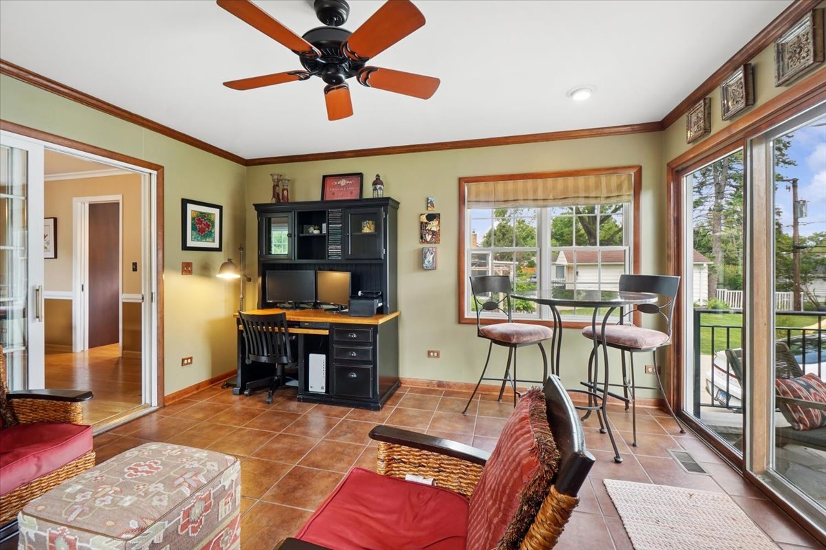 407 N PROSPECT MANOR Avenue, Mount Prospect, IL 60056
