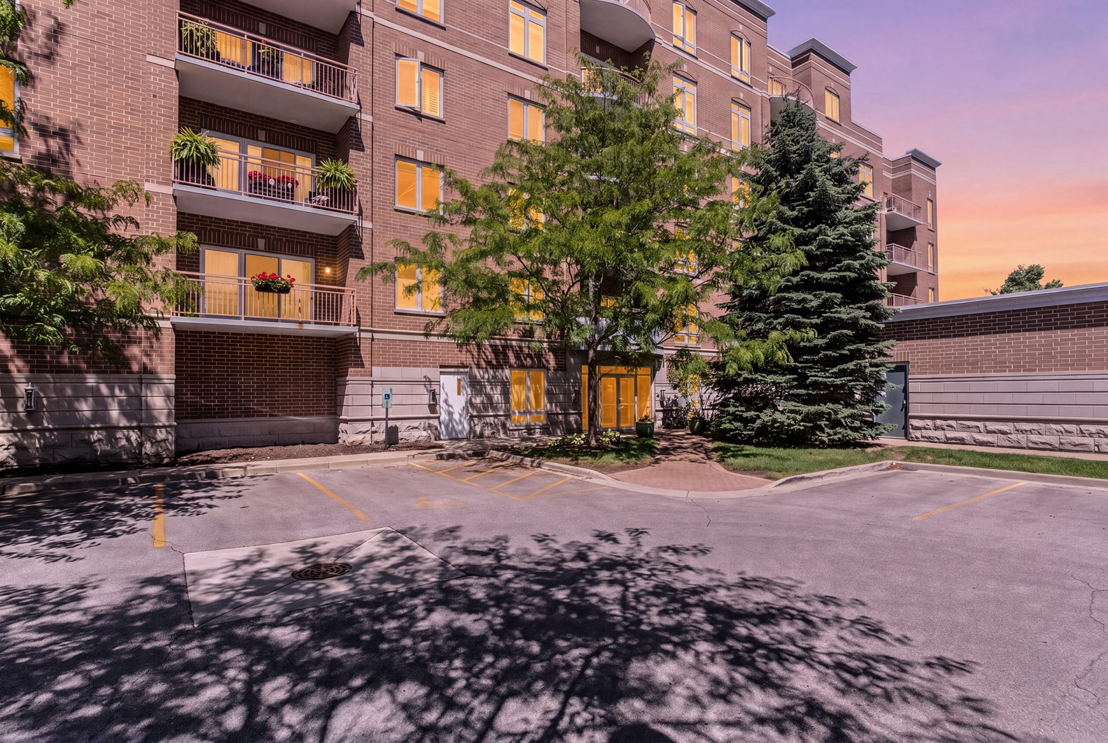 787 Graceland Avenue #604B, Des Plaines, IL 60016