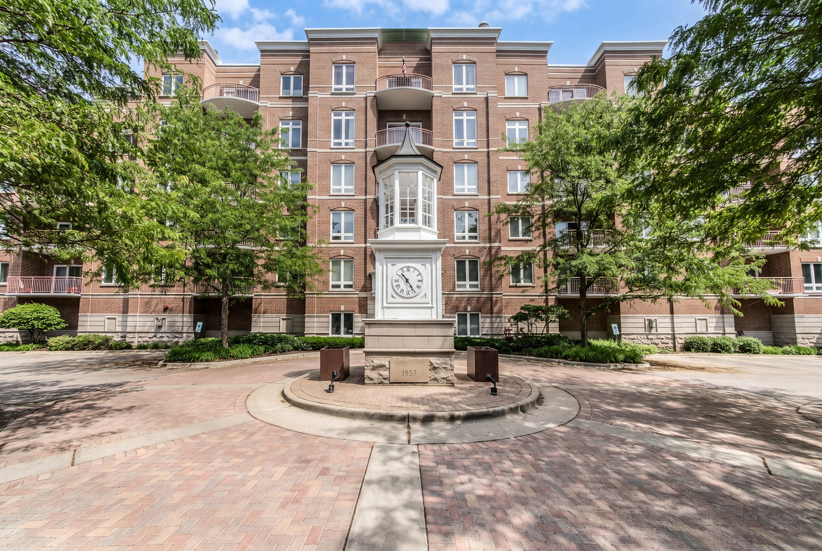 787 Graceland Avenue #604B, Des Plaines, IL 60016