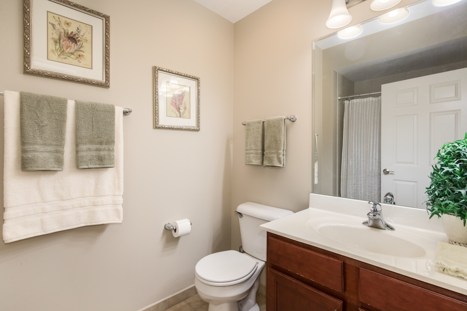 787 Graceland Avenue #604B, Des Plaines, IL 60016