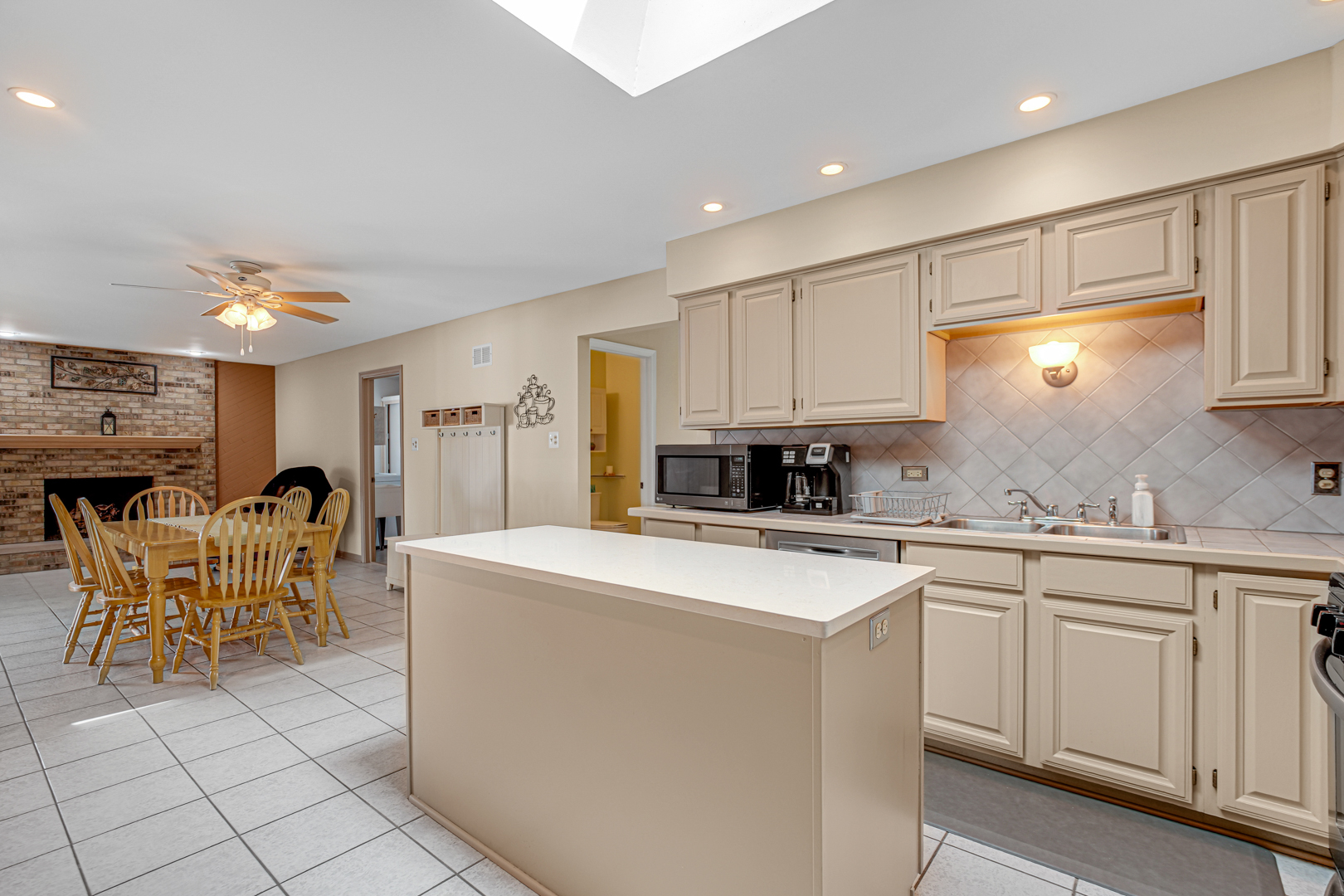 8938 W 169th Place, Orland Hills, IL 60487